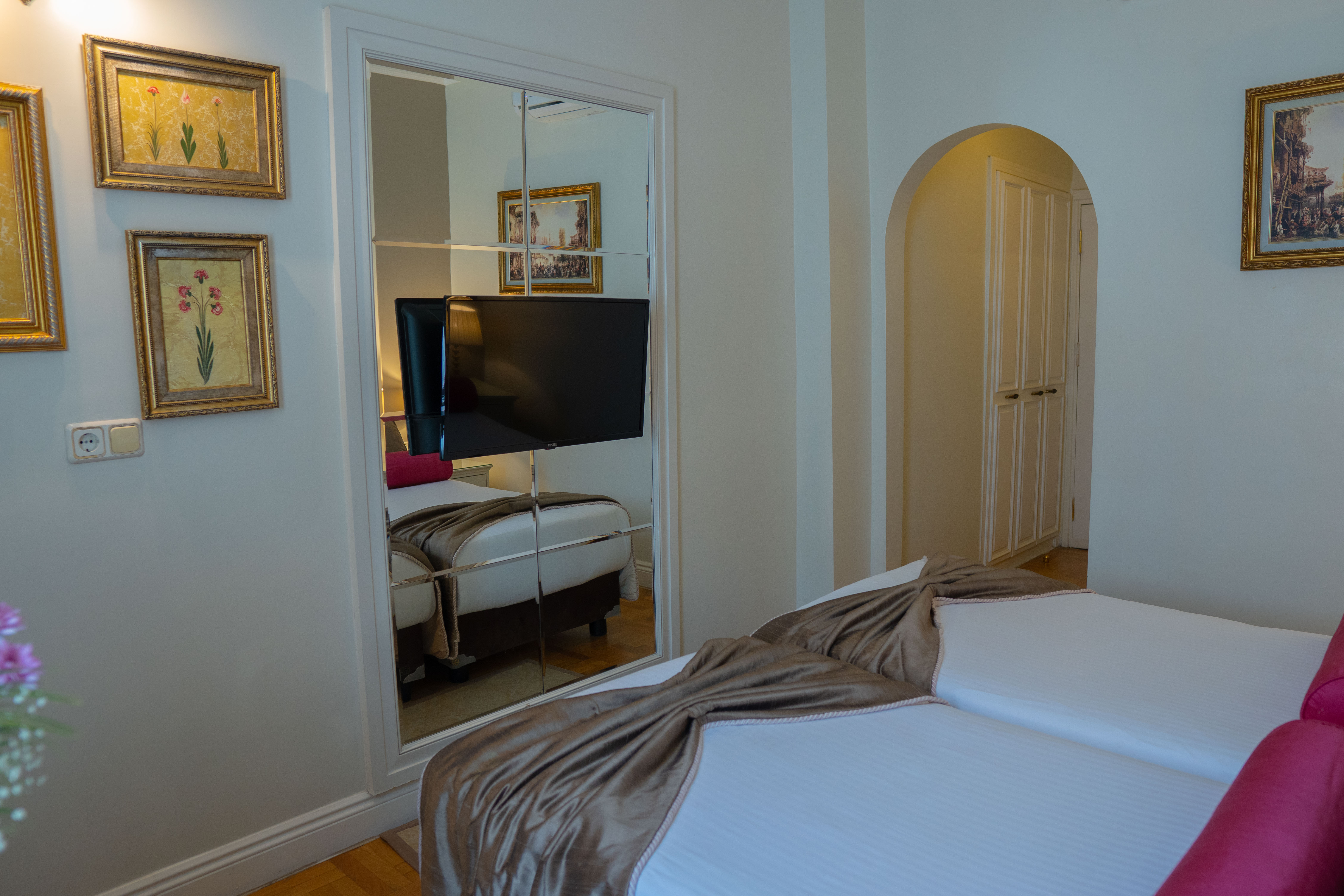 Avicenna Hotel