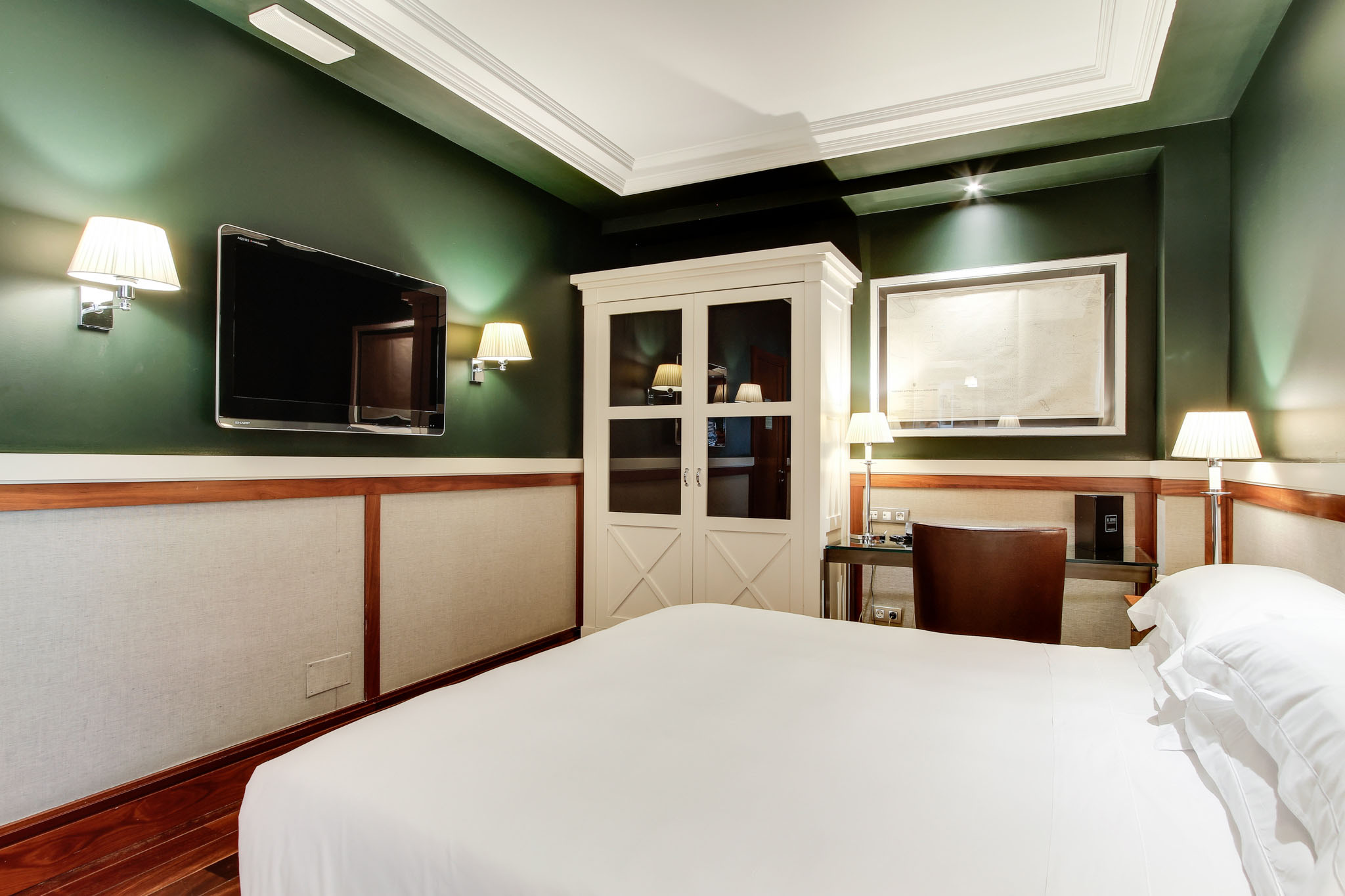 Hotel 1898 by null