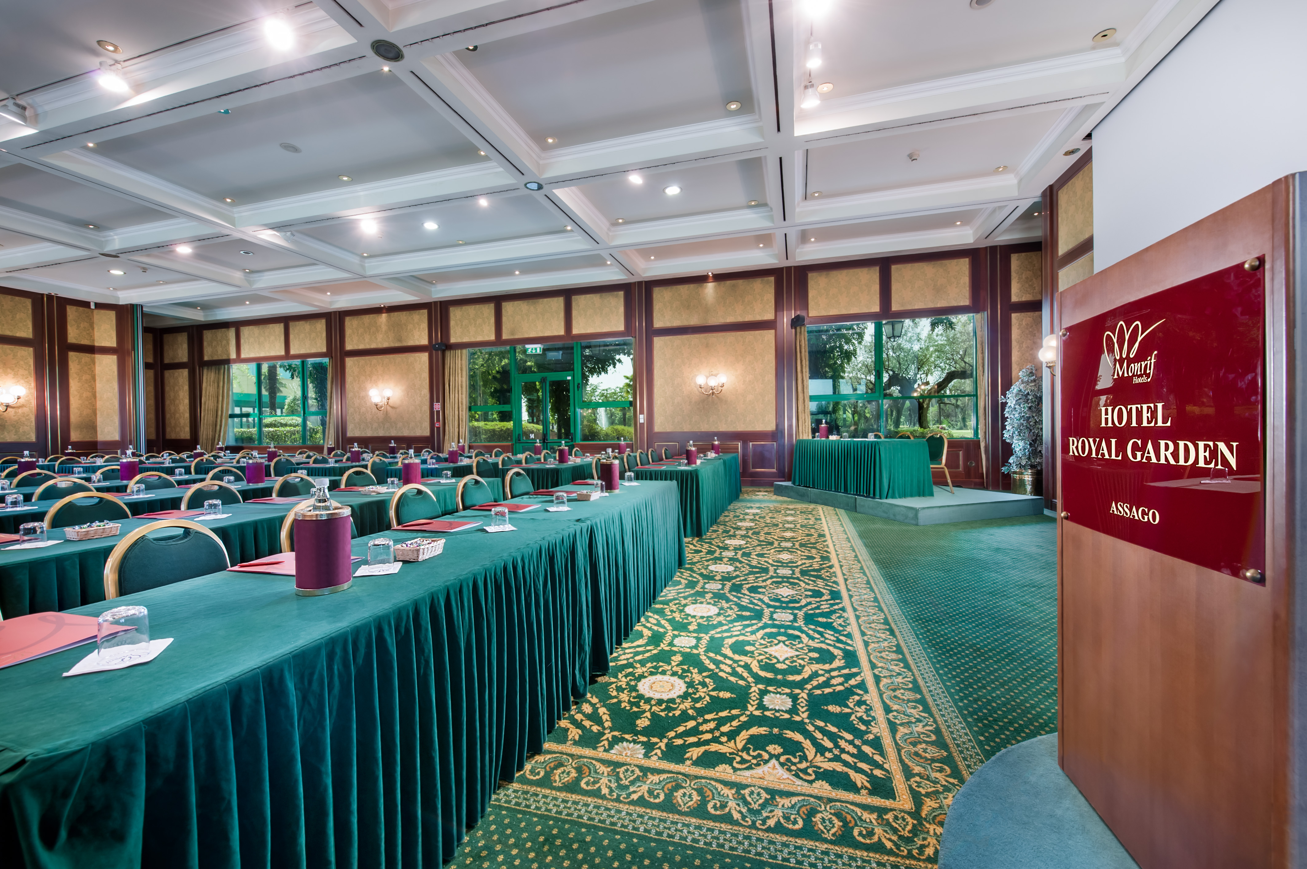 Royal Garden Hotel - фото