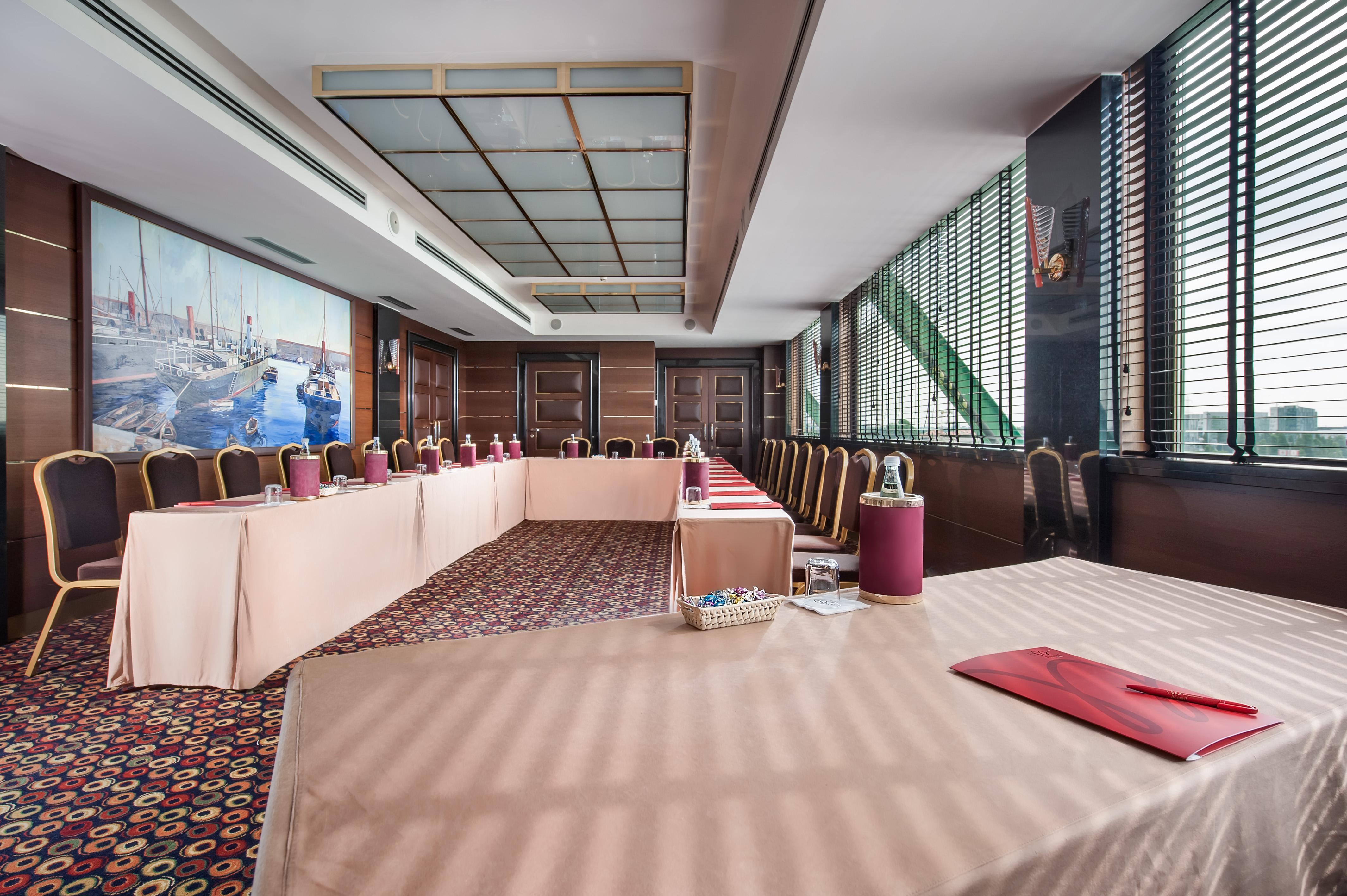 Royal Garden Hotel - фото