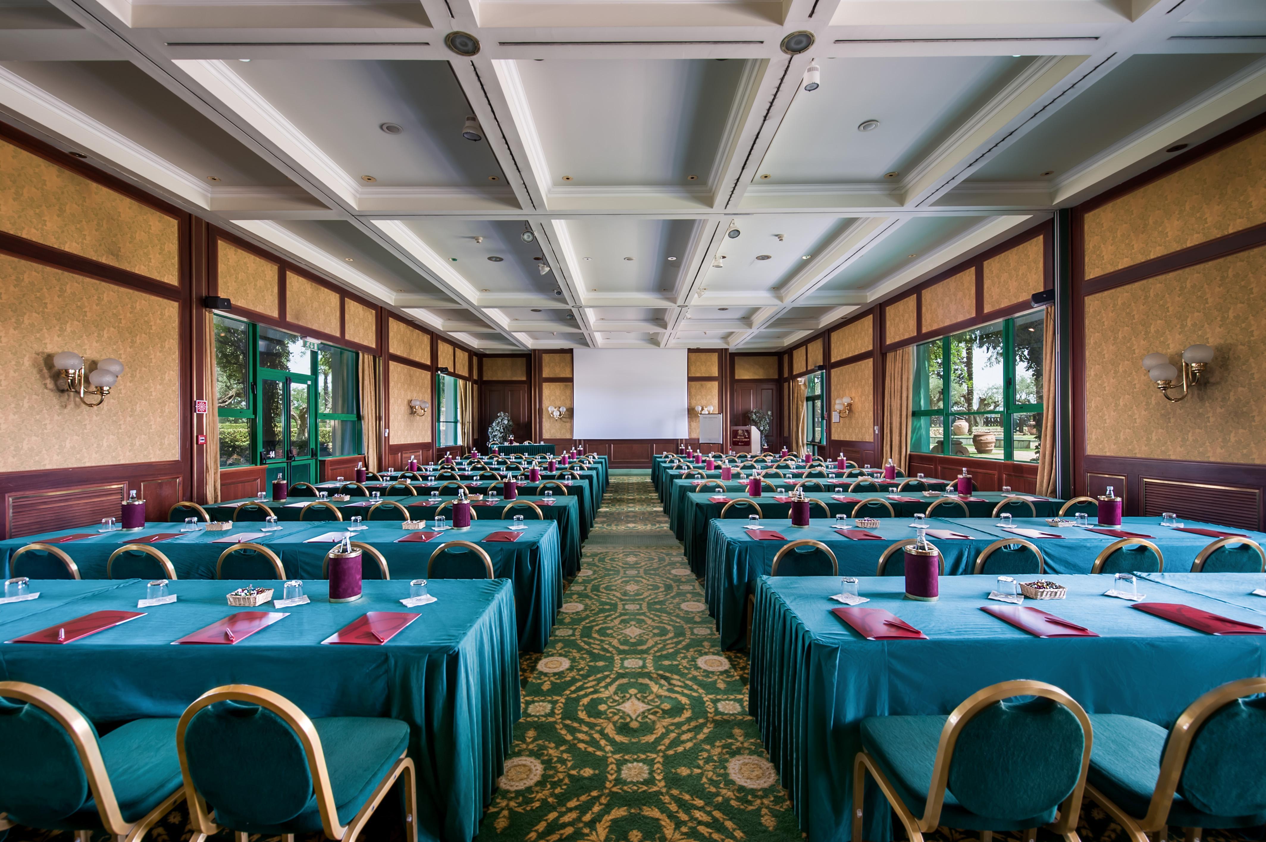 Royal Garden Hotel - фото