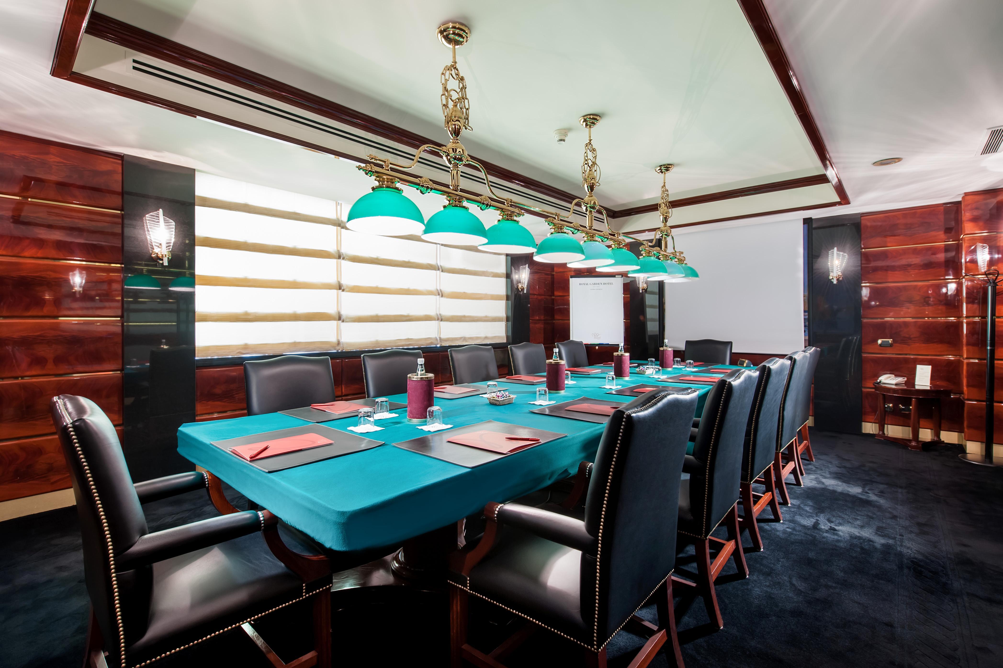 Royal Garden Hotel - фото