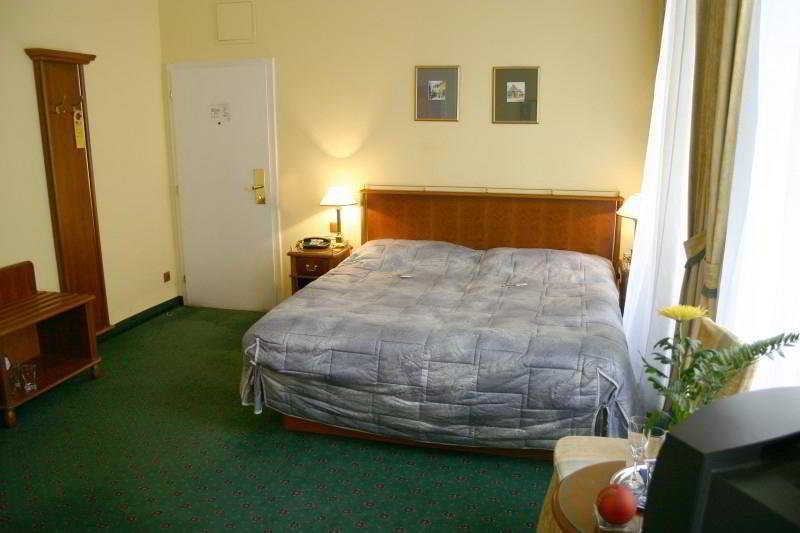 William Sivek Hotels