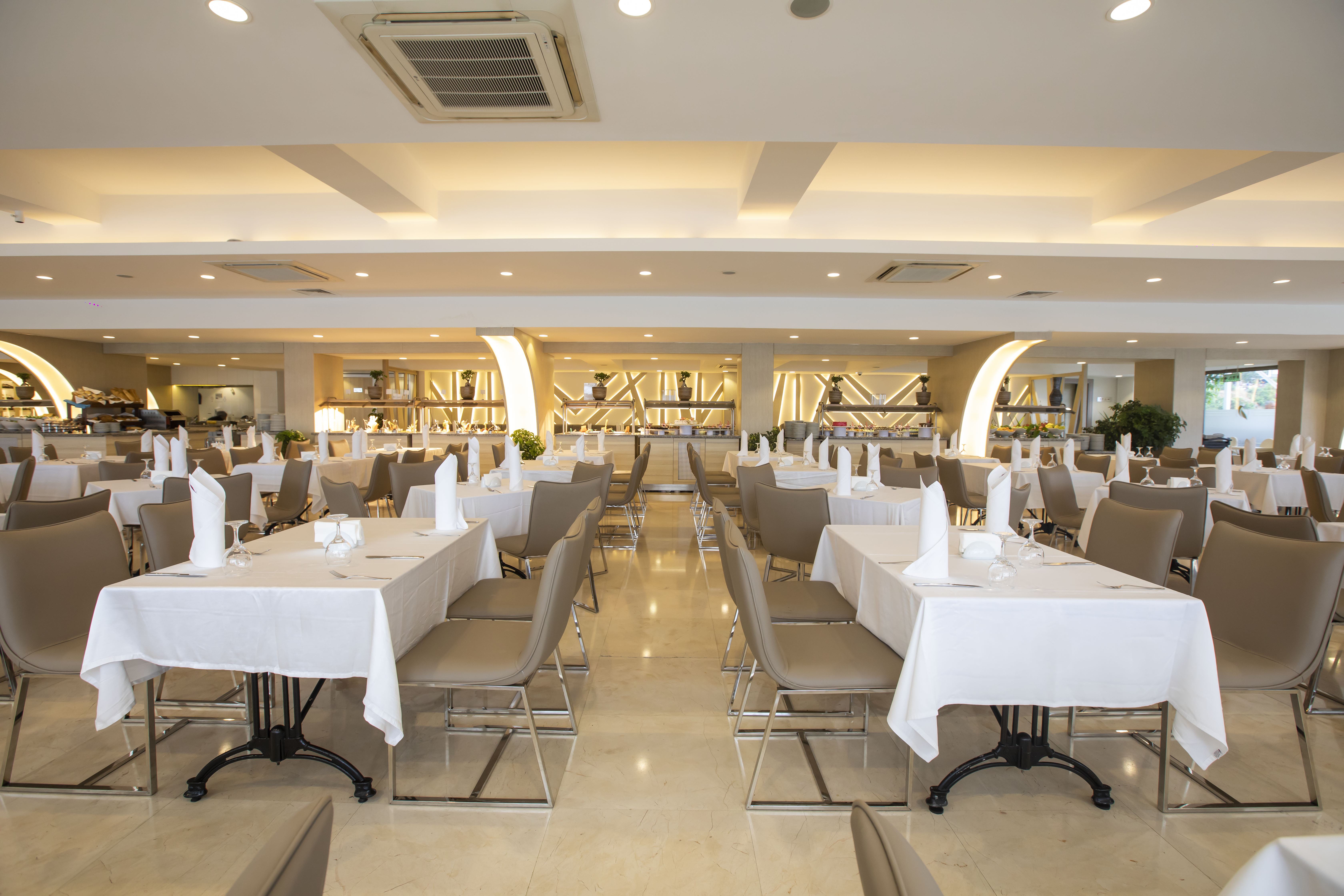 Falcon Hotel