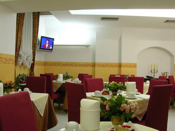 Hotel University by null