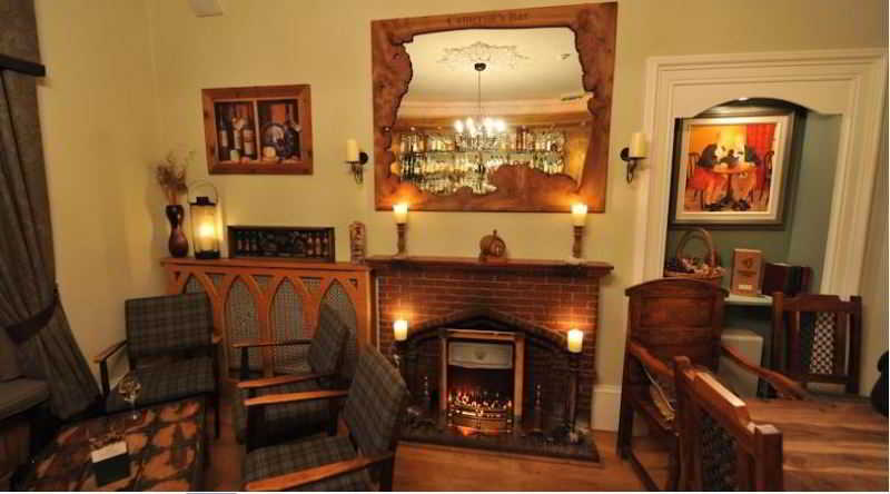 Poppies Hotel and Restaurant