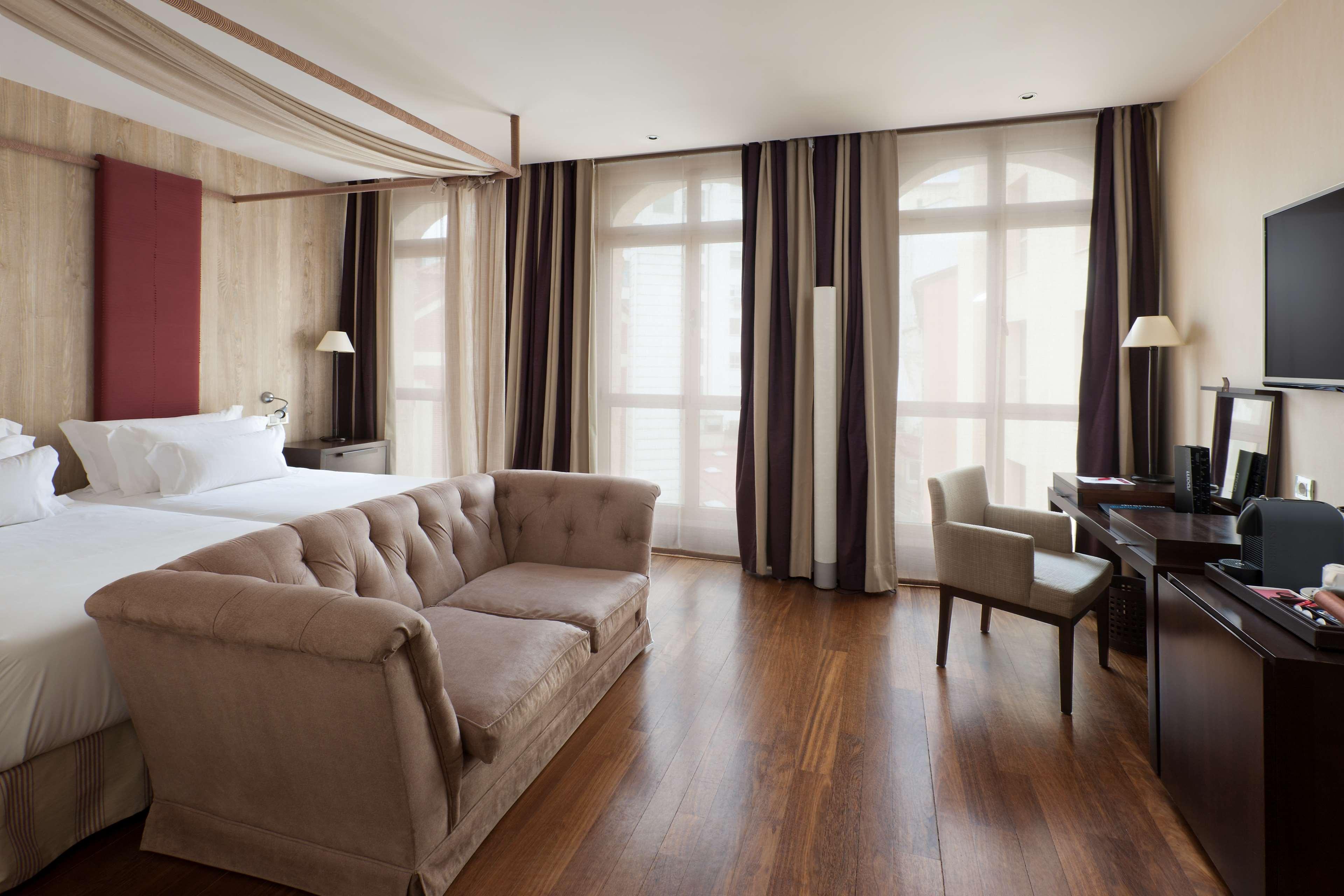 Hotel NH Collection Palacio de Burgos by null