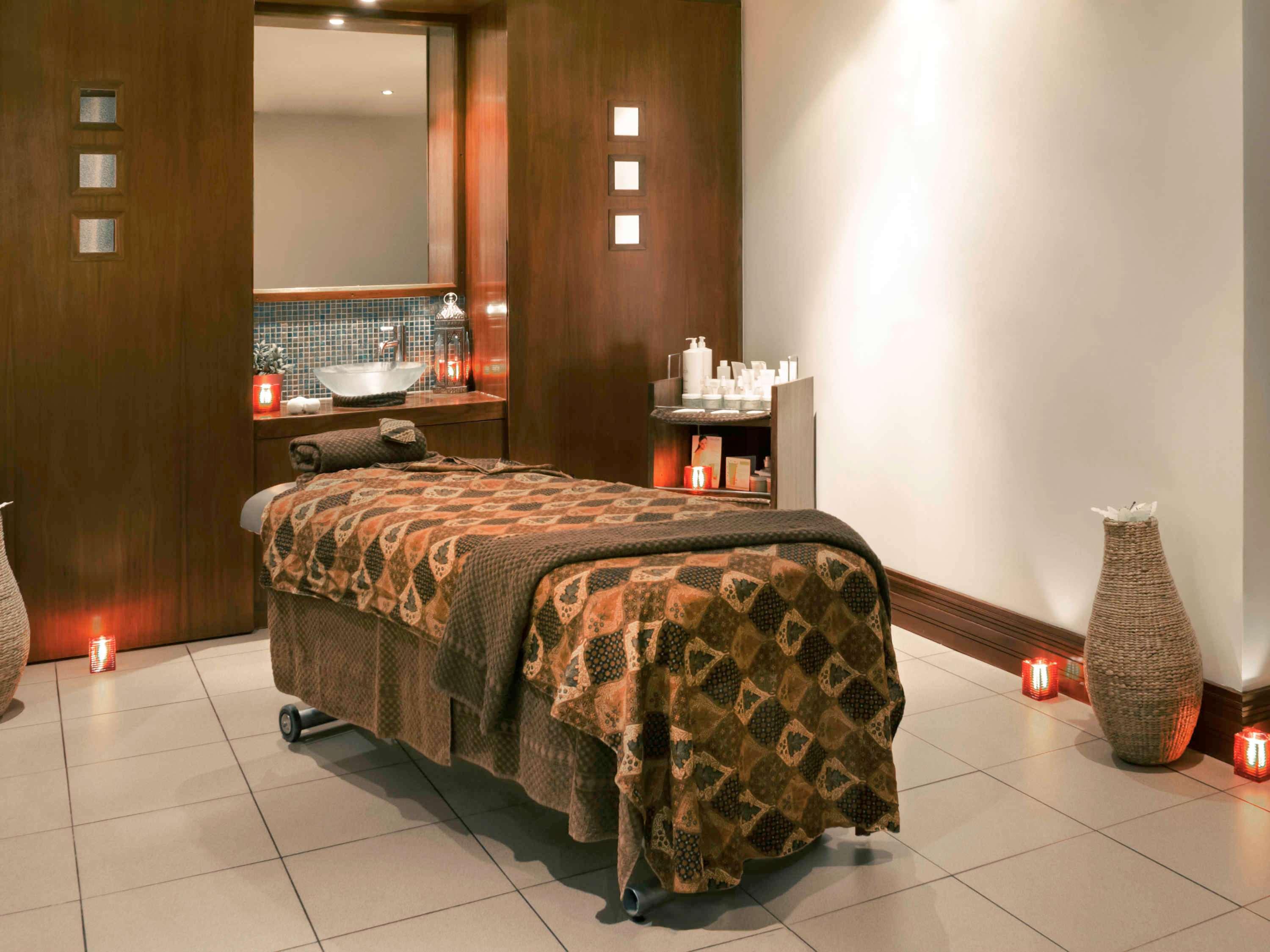 Mercure Cardiff Holland House Hotel & Spa by null