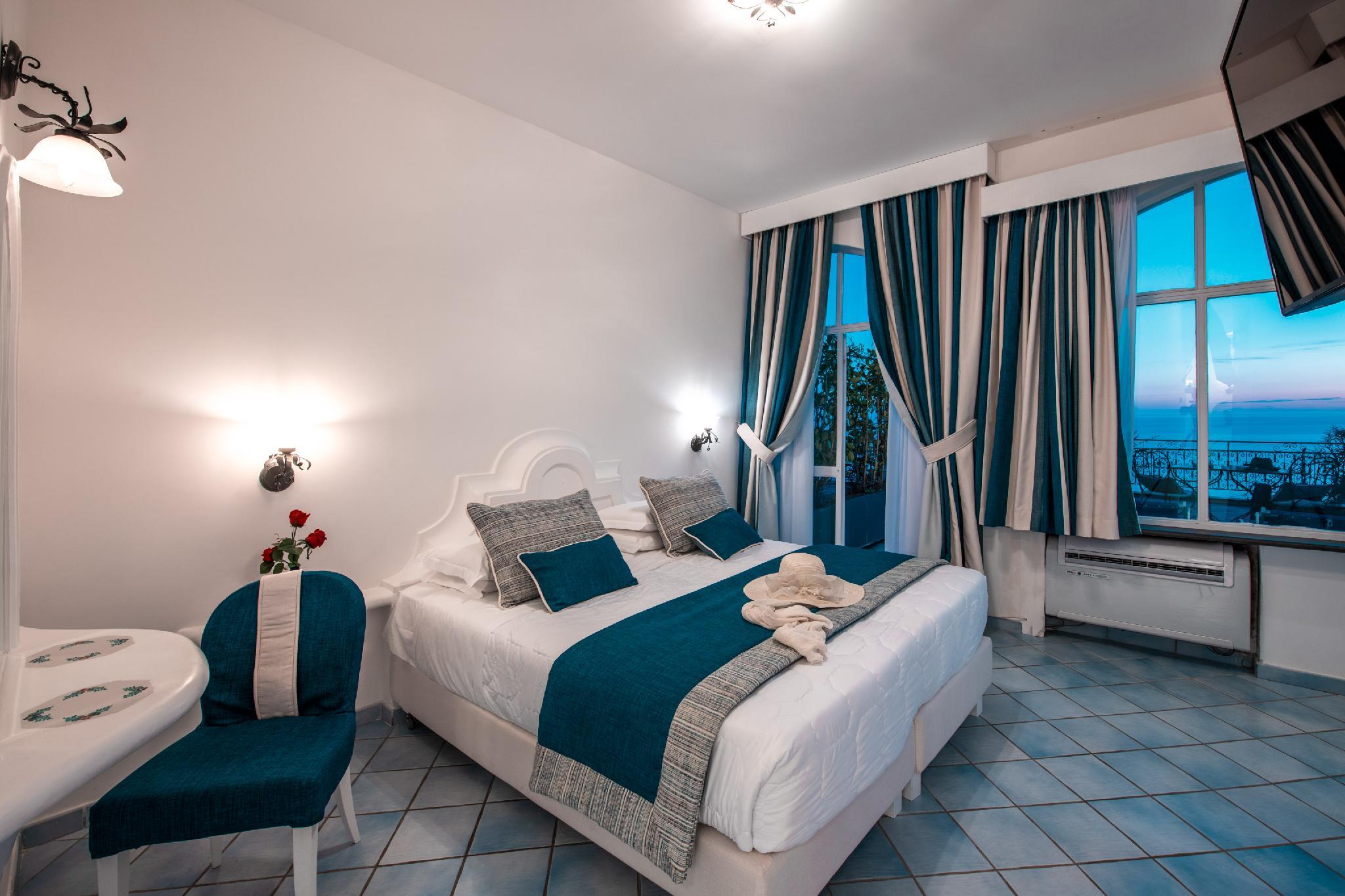 Art Hotel / Hotel Pasitea by null