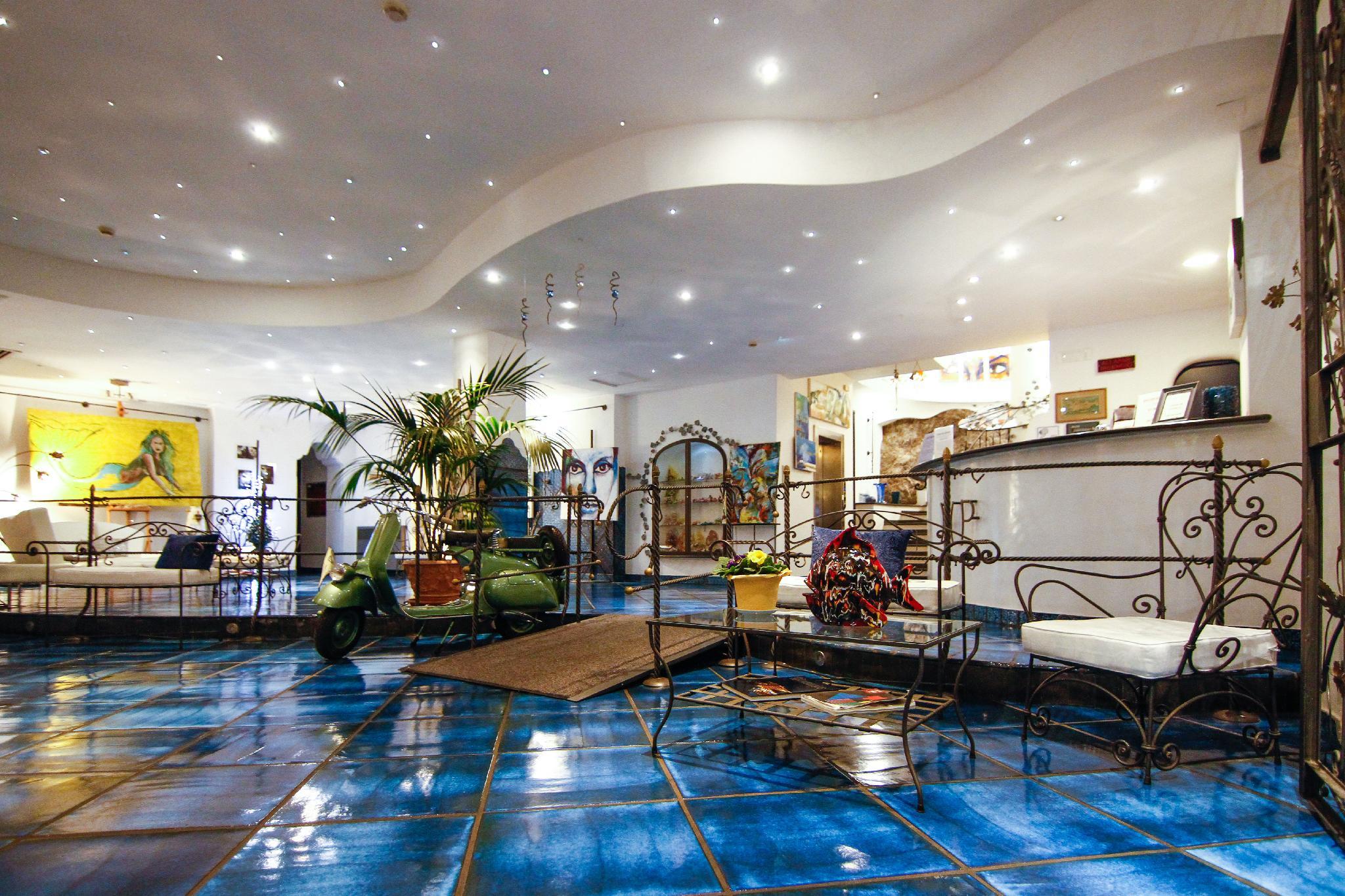 Art Hotel / Hotel Pasitea by null