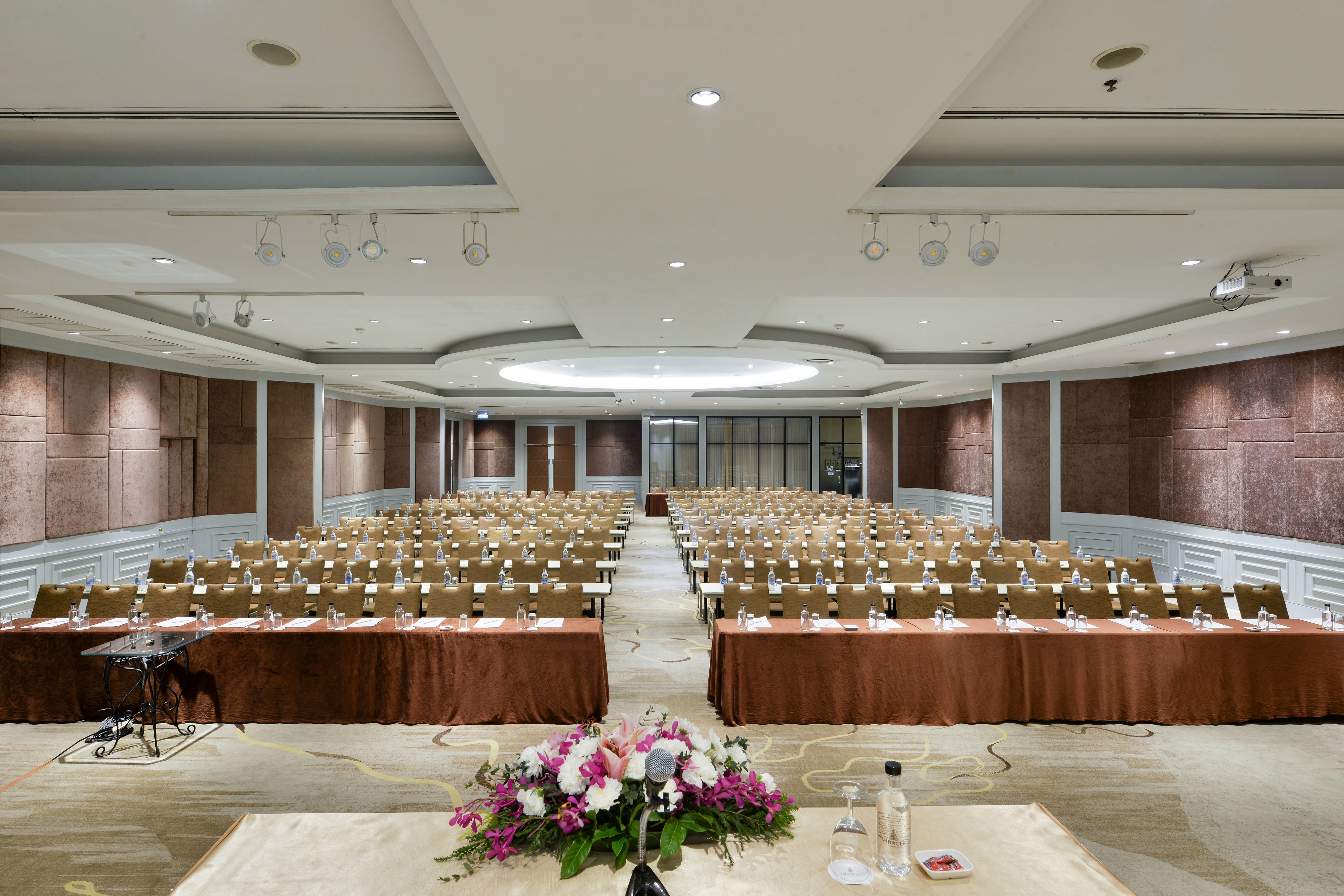 Miracle Grand Convention Hotel 