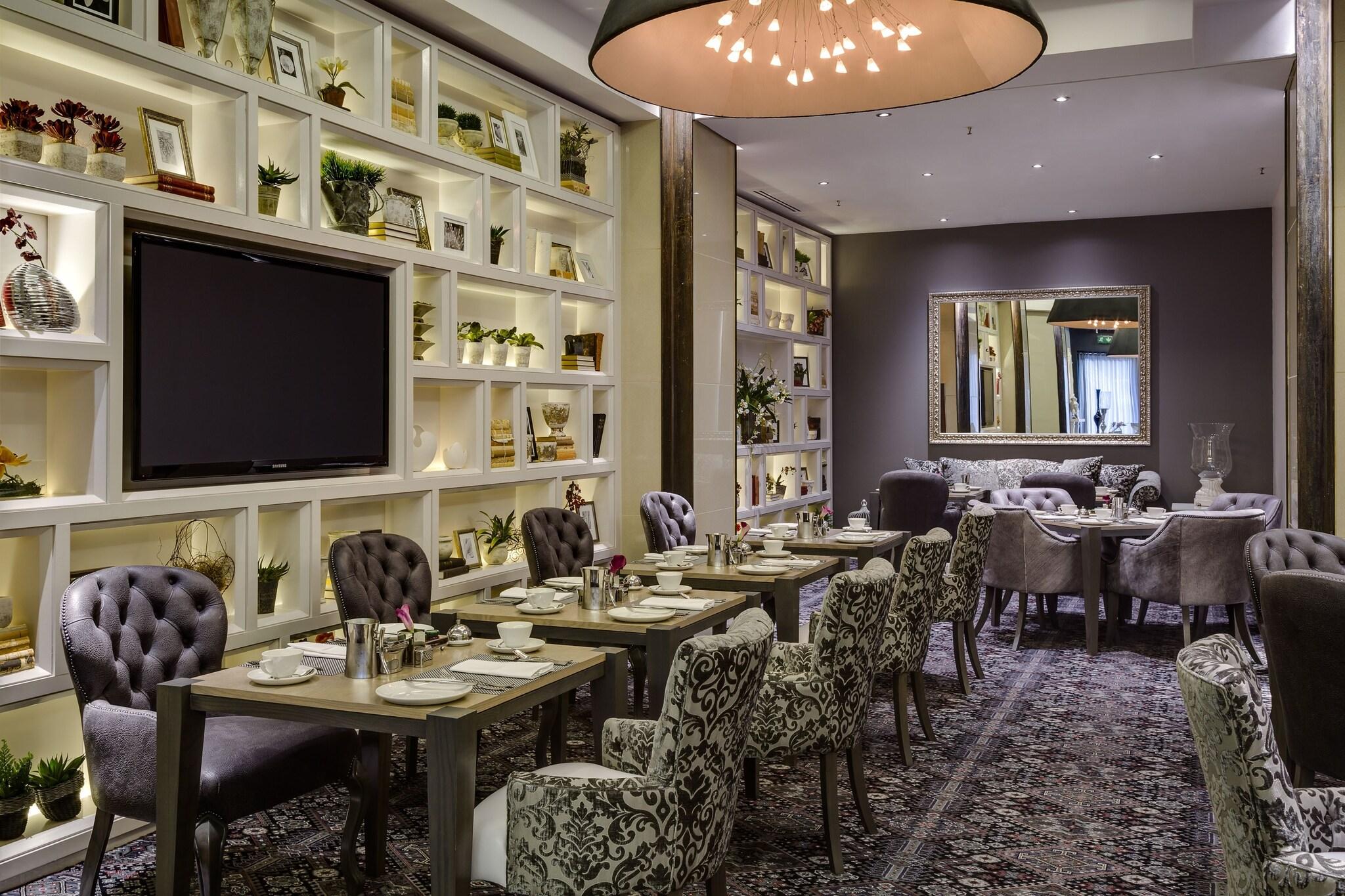 African Pride Melrose Arch, Autograph Collection® by null