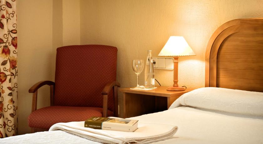 Los Cantaros by null