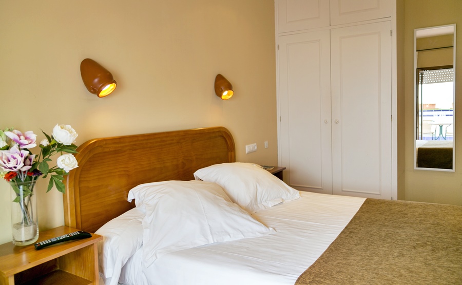 Los Cantaros by null