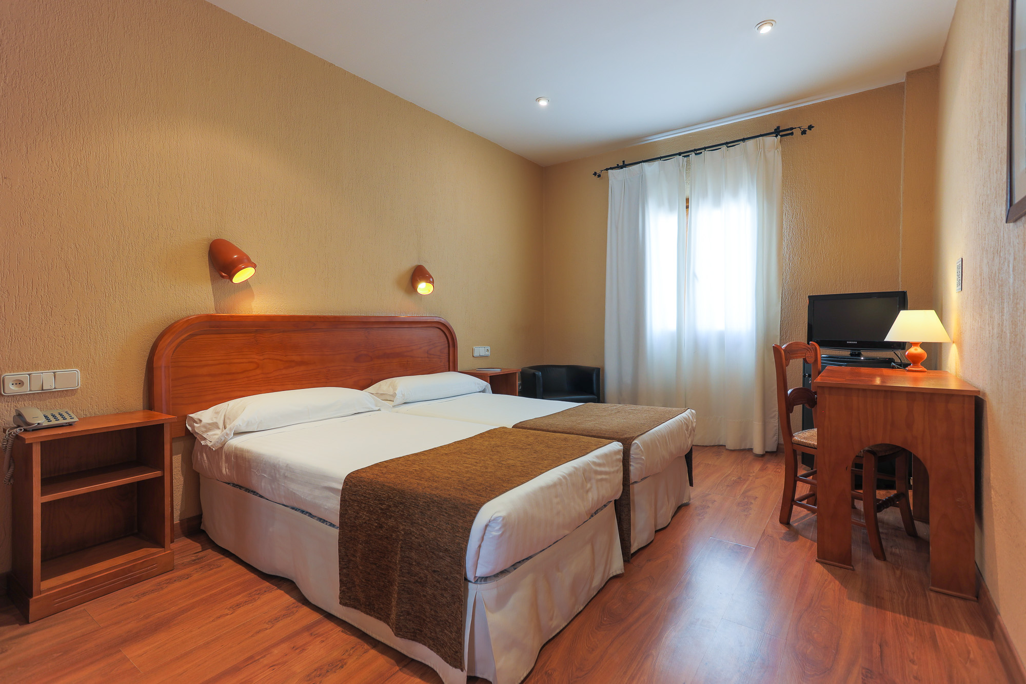 Los Cantaros by null