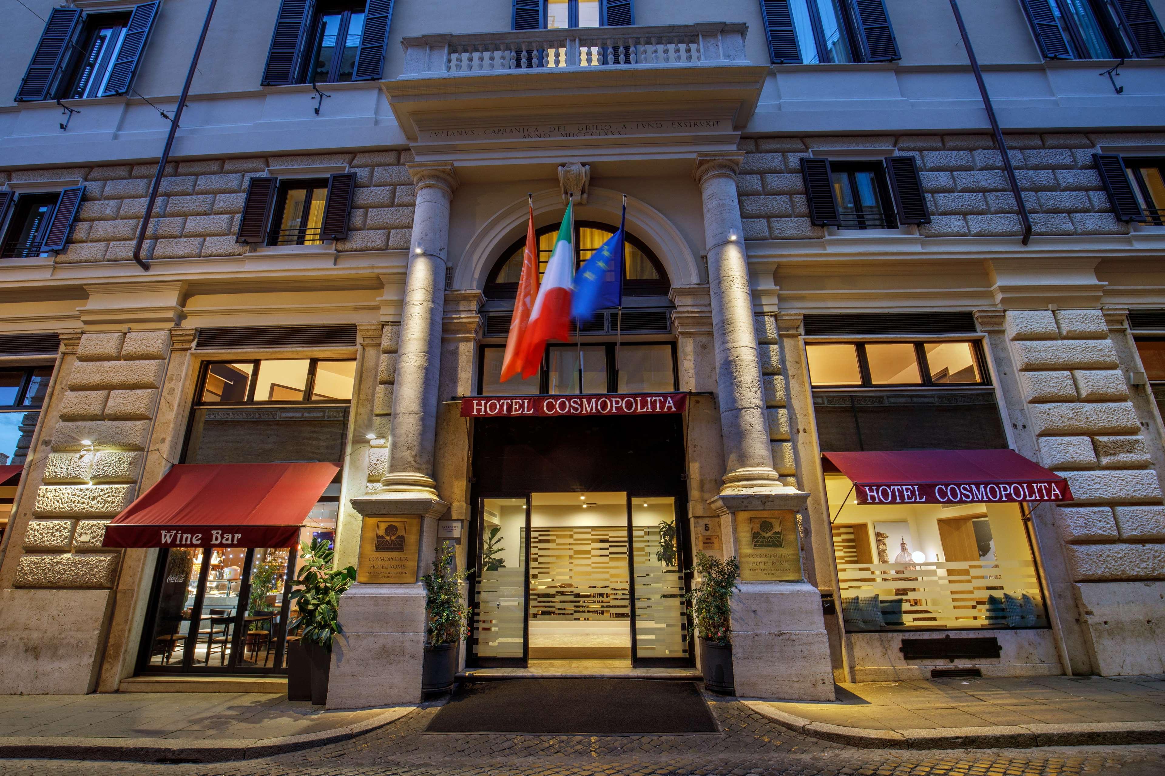 Cosmopolita Rome Colosseum, Tapestry Collection by Hilton by null