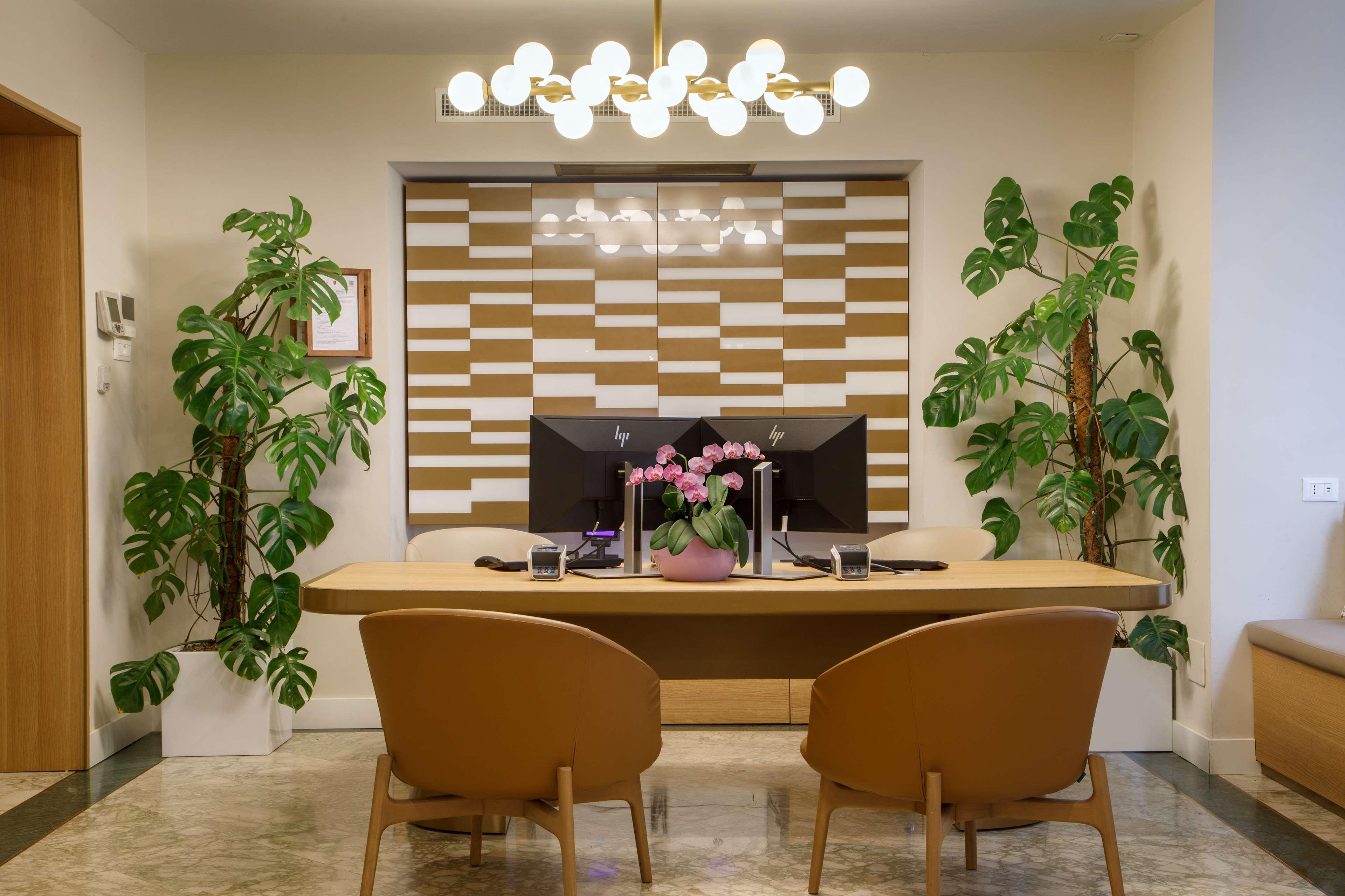 Cosmopolita Rome Colosseum, Tapestry Collection by Hilton by null