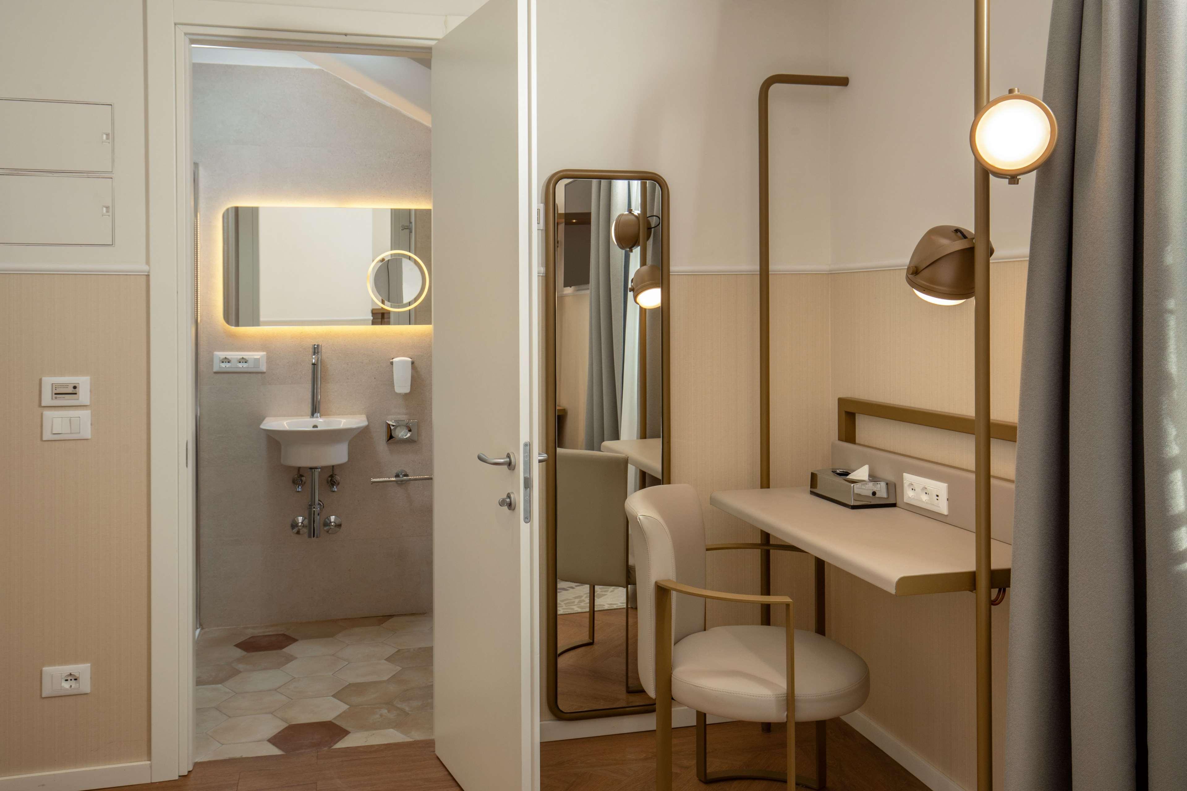 Cosmopolita Hotel Rome, Tapestry Collection by Hilton by null