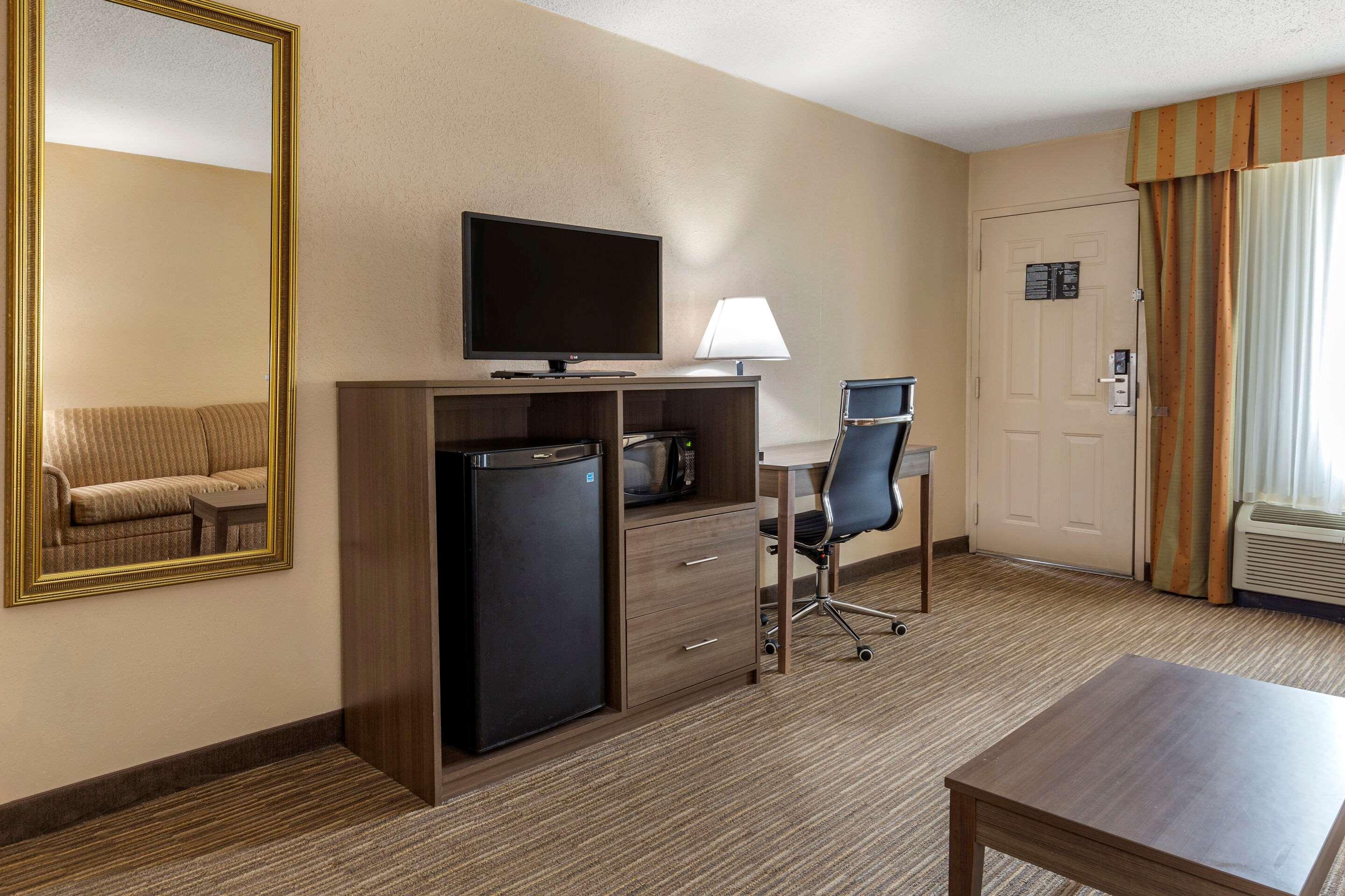 Quality Inn & Suites Hanes Mall
