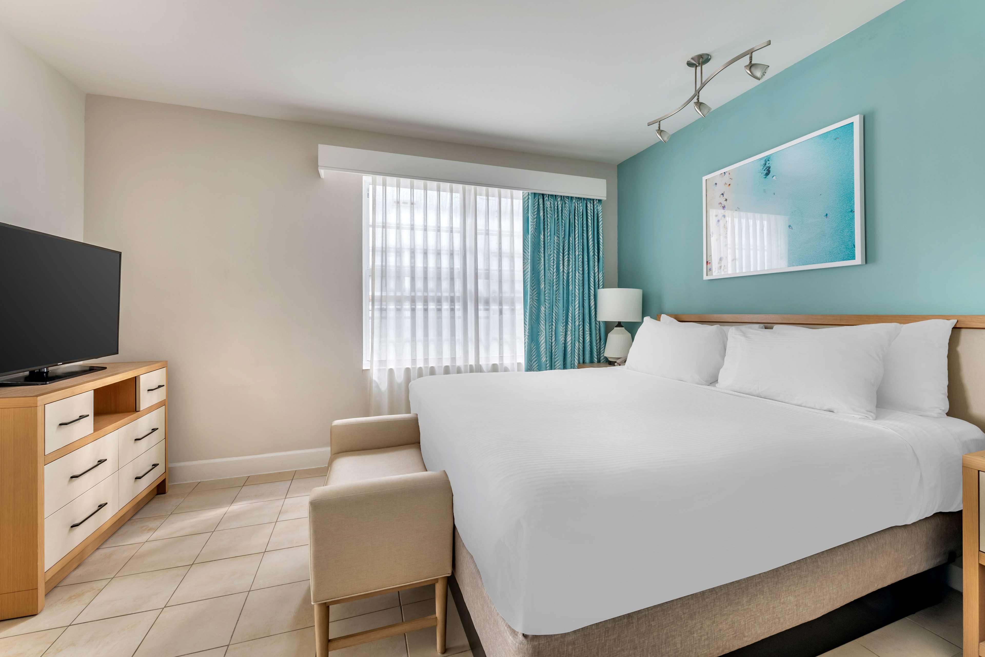 Hilton Vacation Club Crescent on South Beach Miami