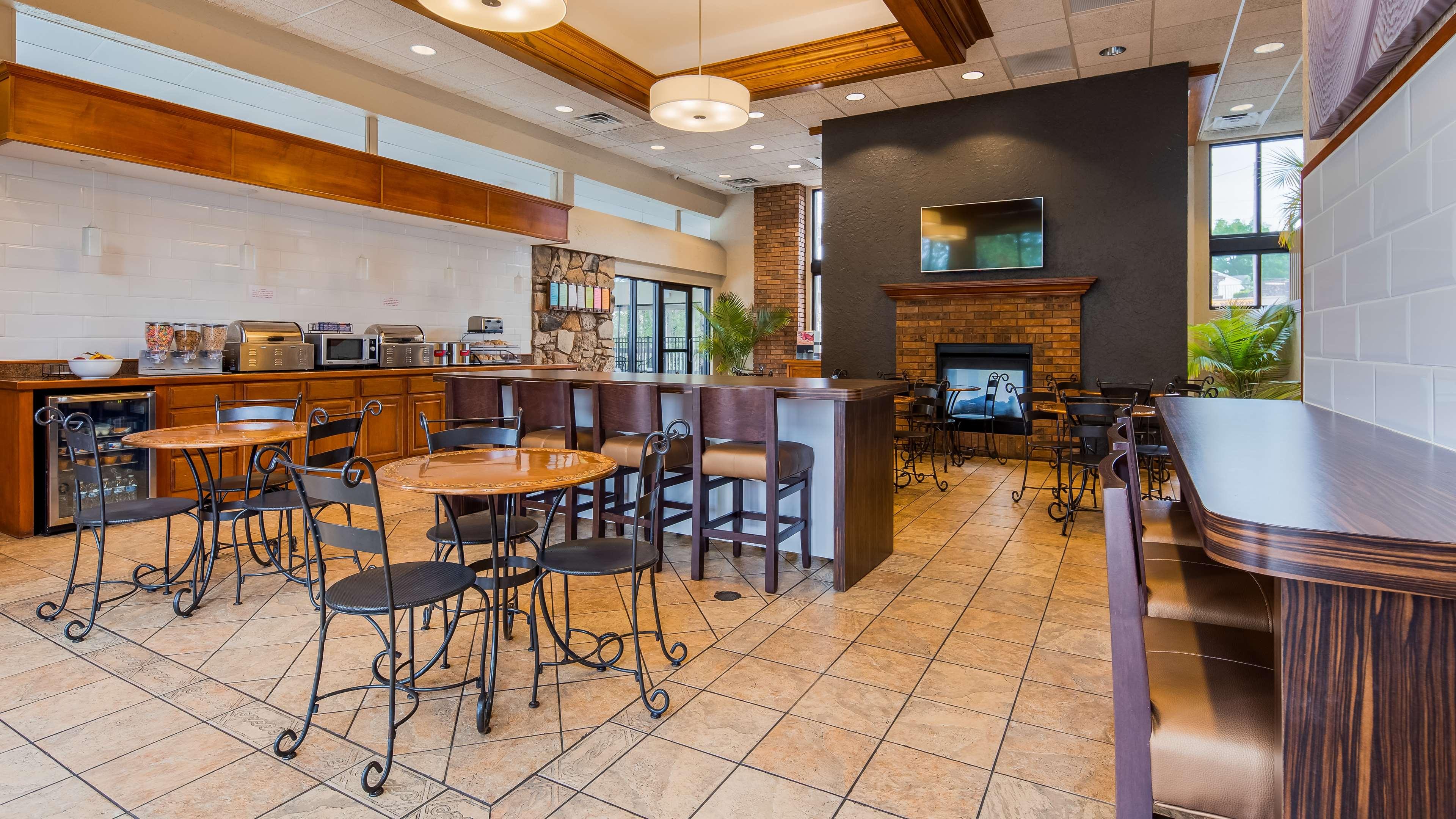Best Western Plus Landing View Inn & Suites
