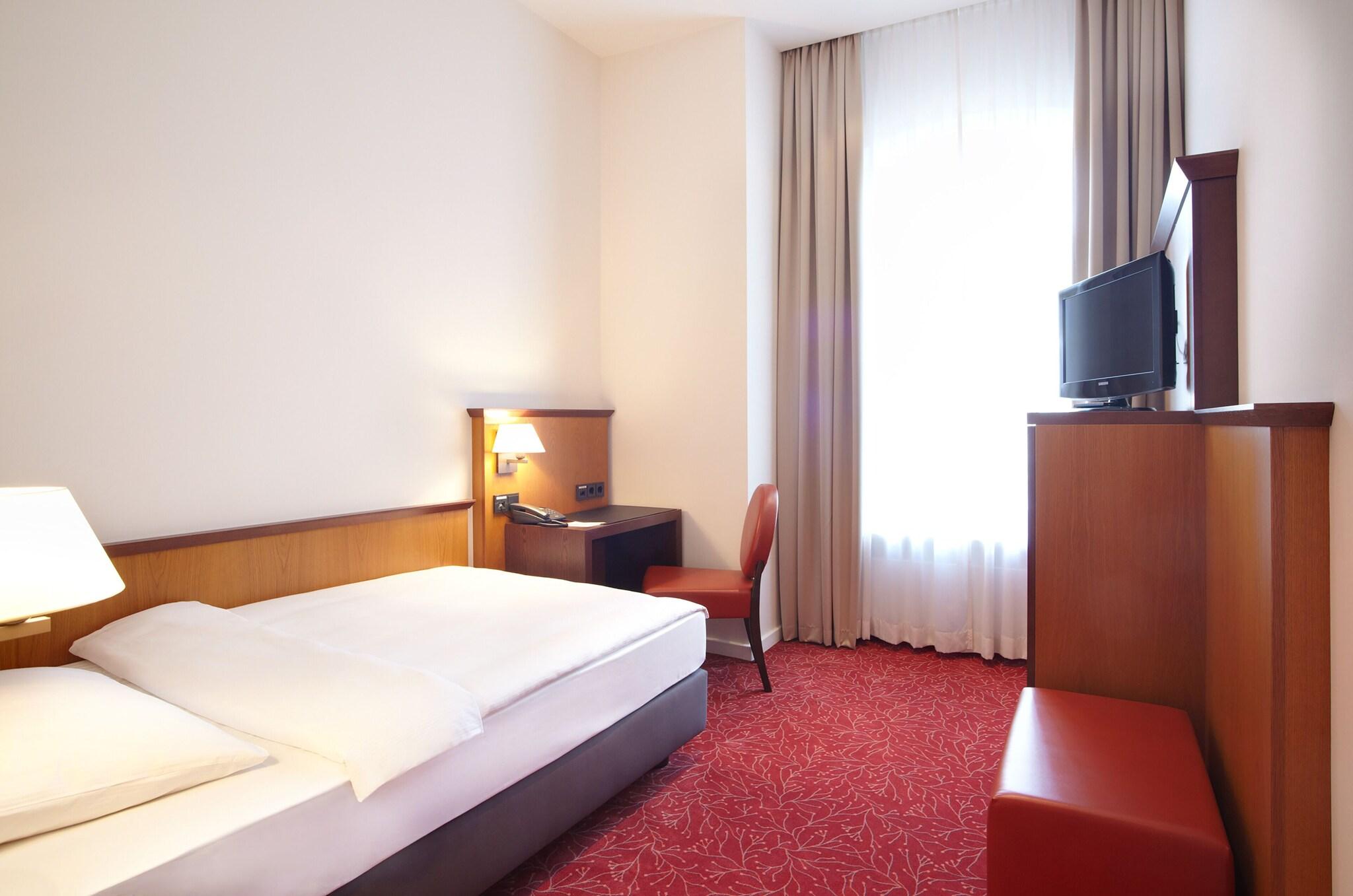 Hotel Hafen Hamburg by null