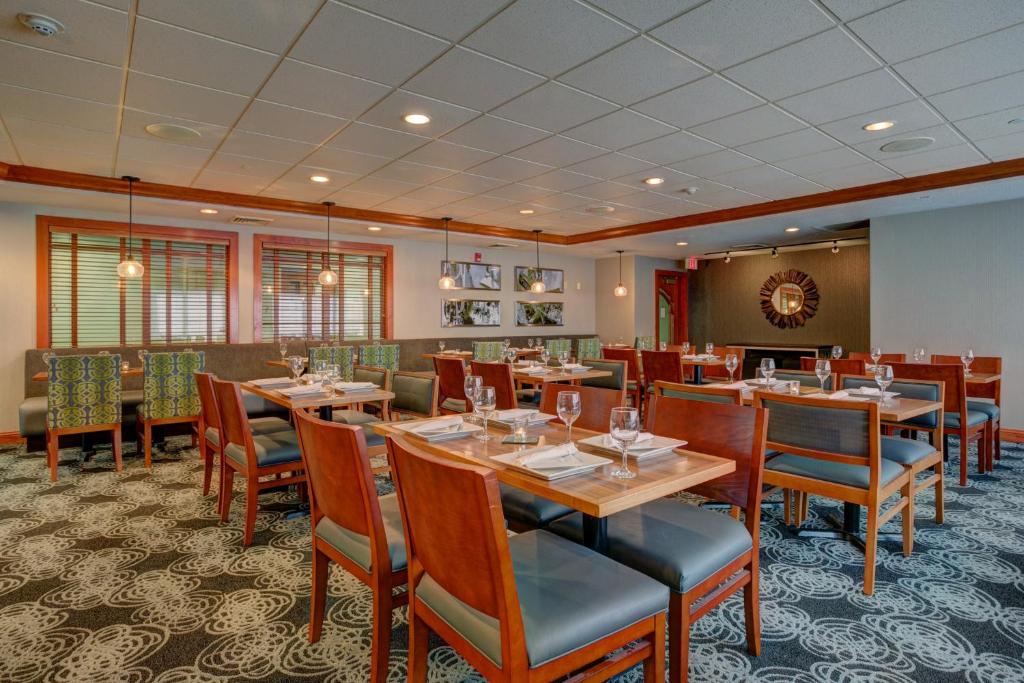 Holiday Inn Hotel & Suites Milwaukee Airport