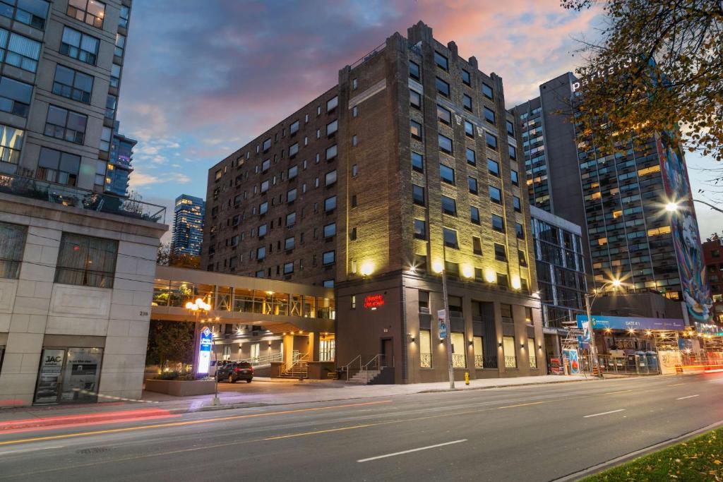 Hampton Inn & Suites by Hilton Toronto Downtown image