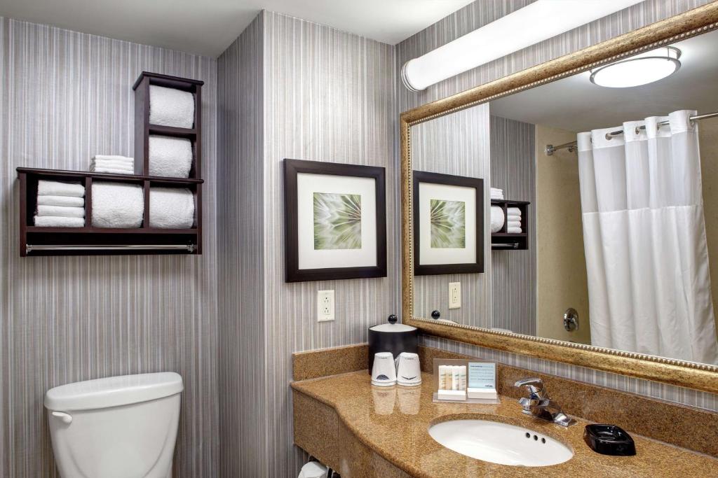 Hampton Inn & Suites by Hilton Toronto Downtown
