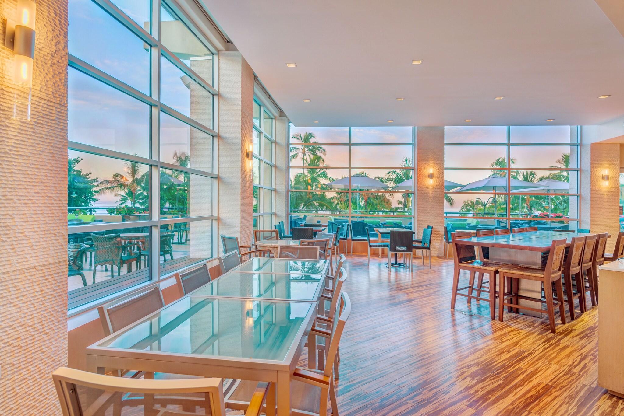Hyatt Regency Waikiki Beach Resort and Spa by null