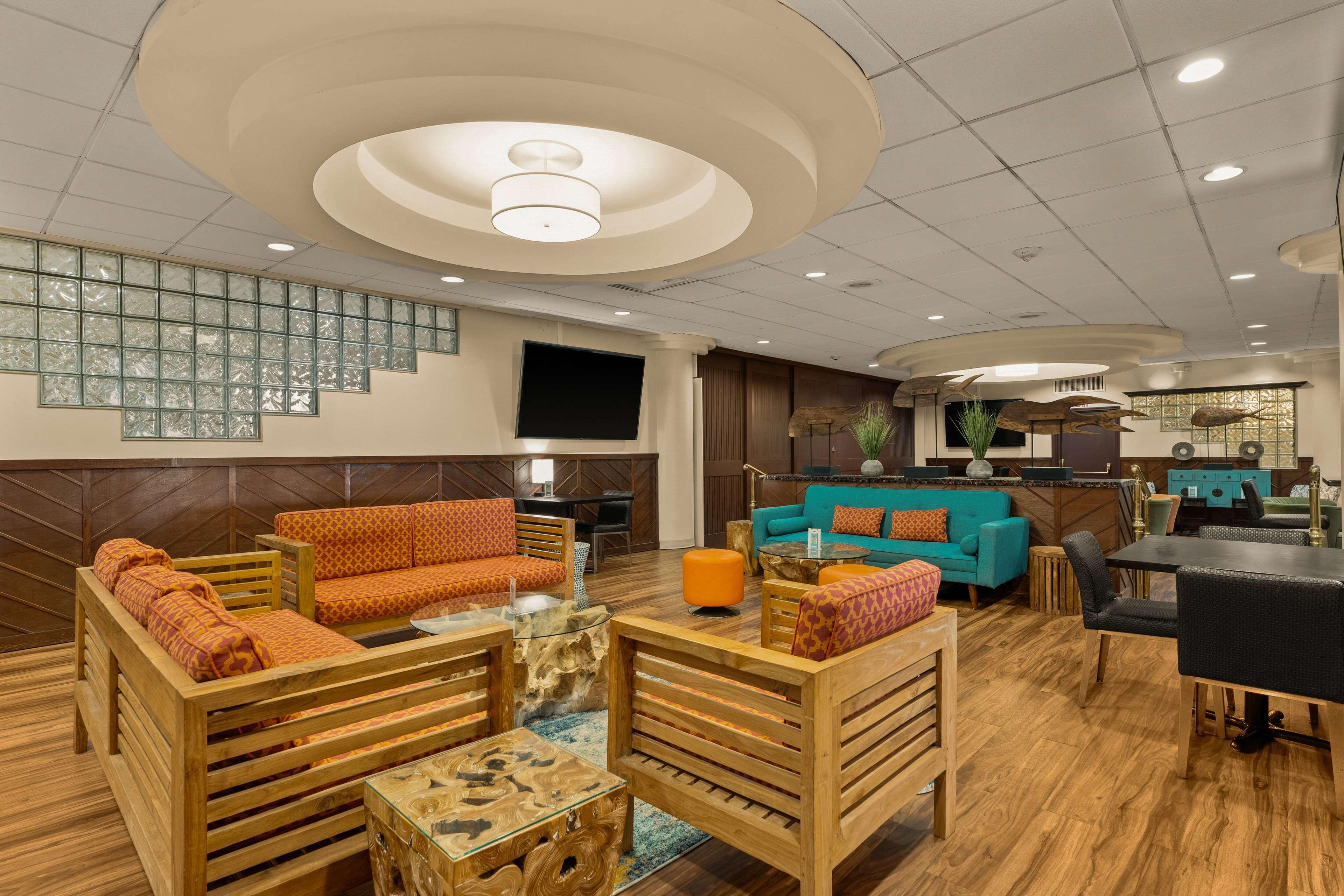 Airport Honolulu Hotel, Trademark Collection by Wyndham by null