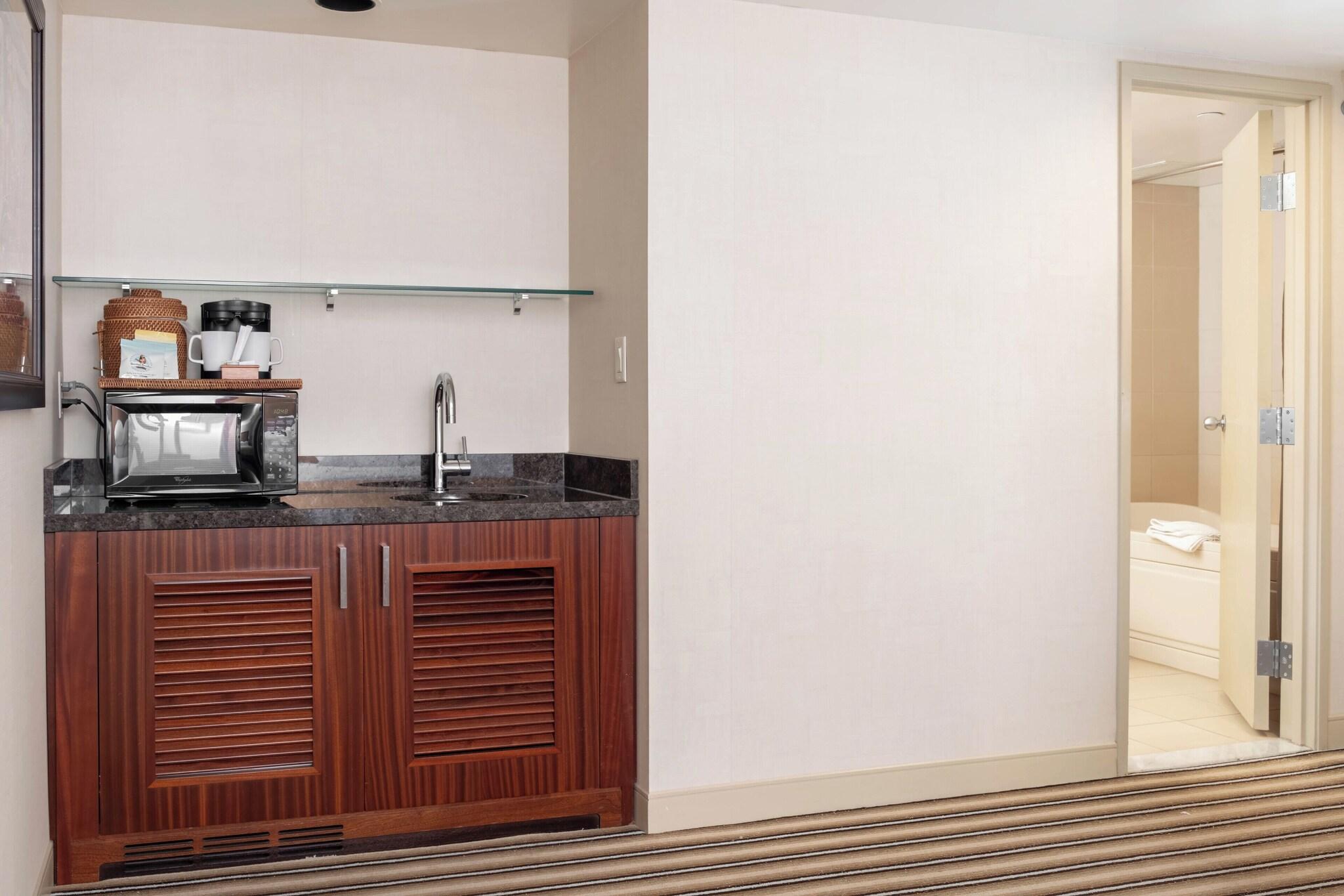 Maui Coast Hotel by null