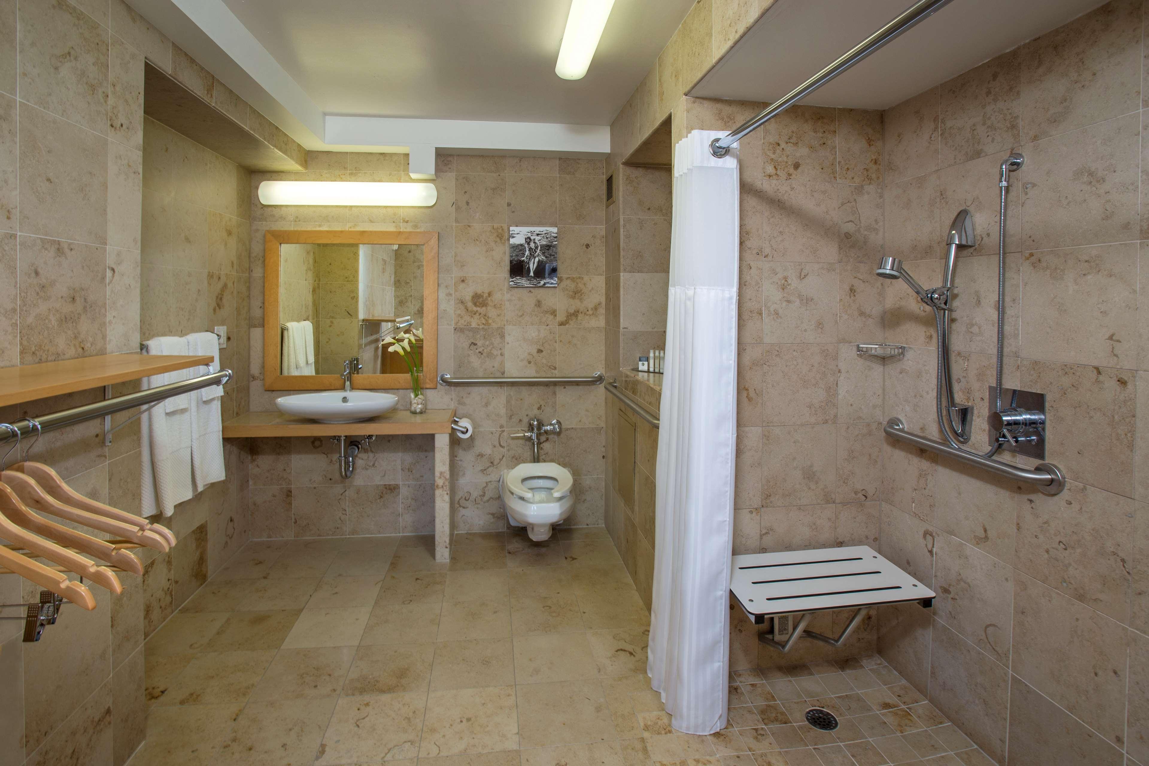 Grand Naniloa Hotel Hilo - a DoubleTree by Hilton