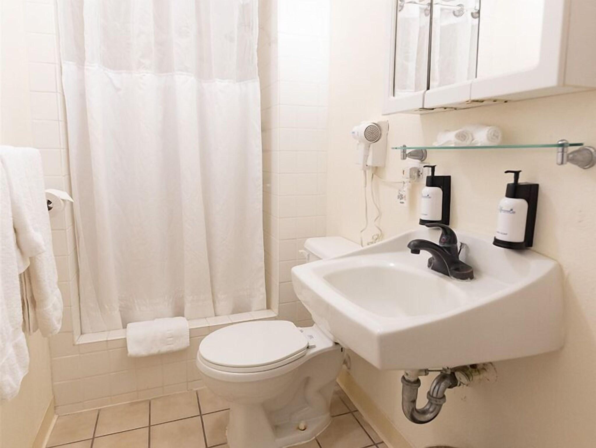 Pacific Marina Inn by null