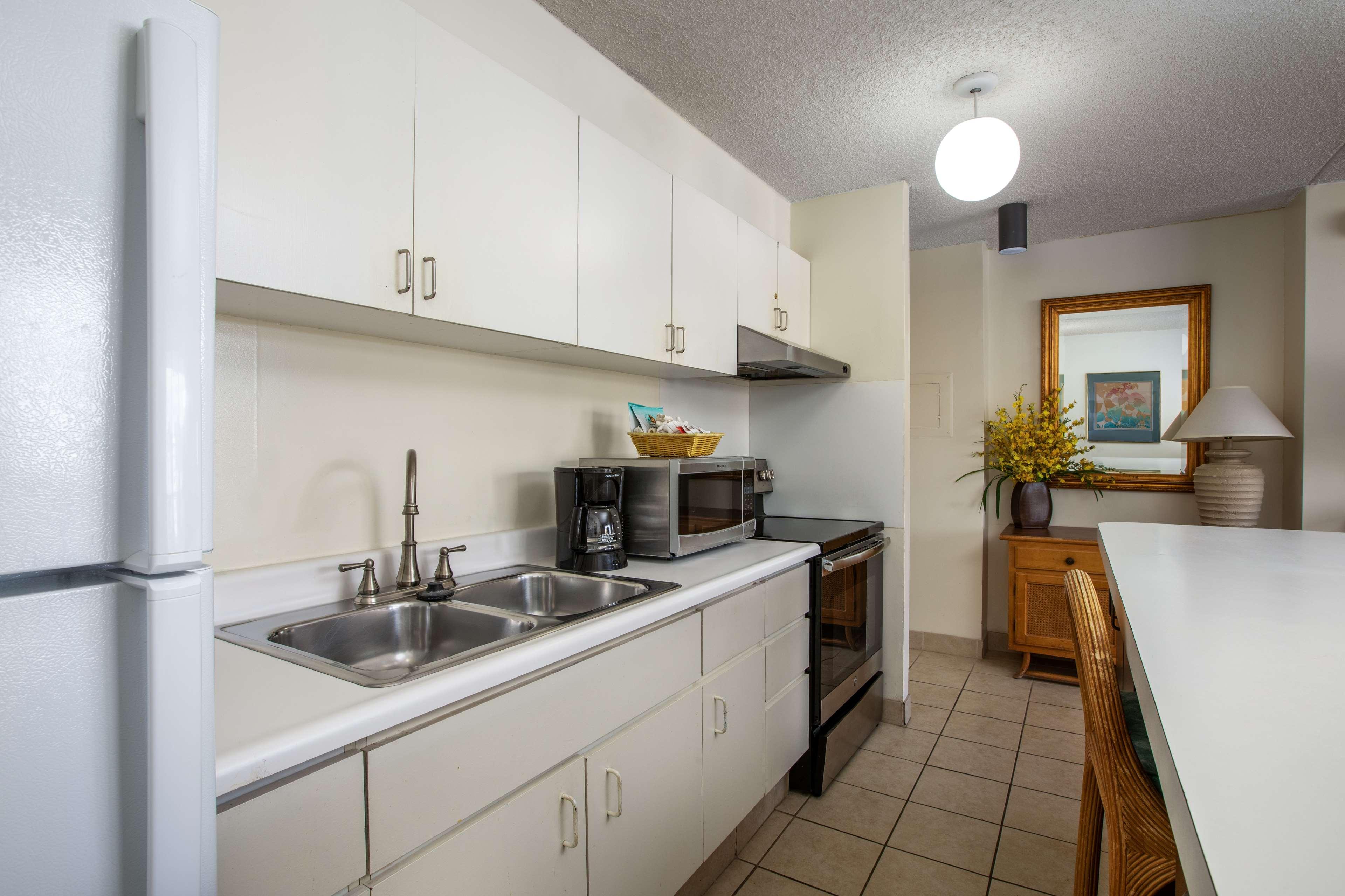 Aston at the Waikiki Banyan by null