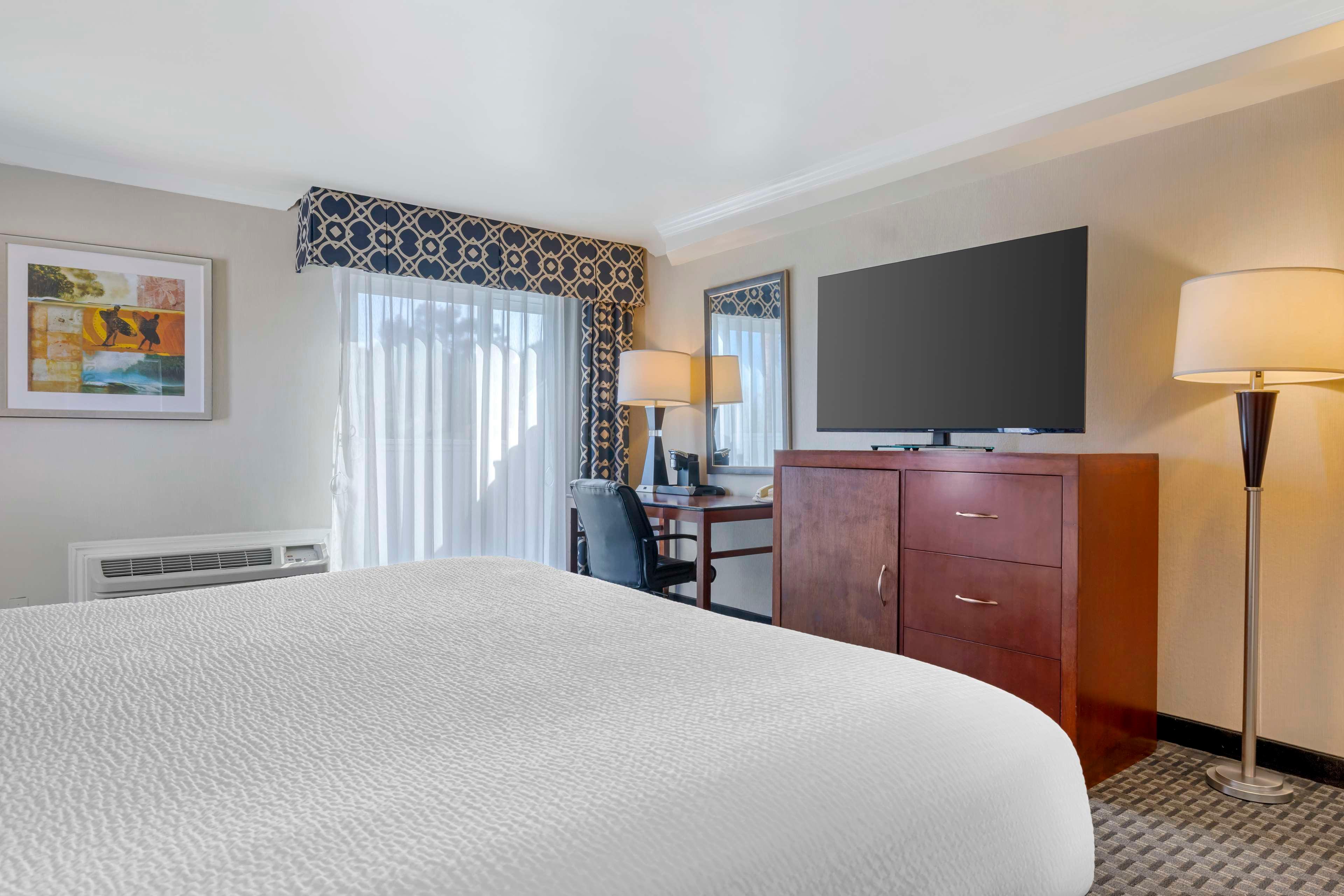 BEST WESTERN PLUS Marina Shores Hotel