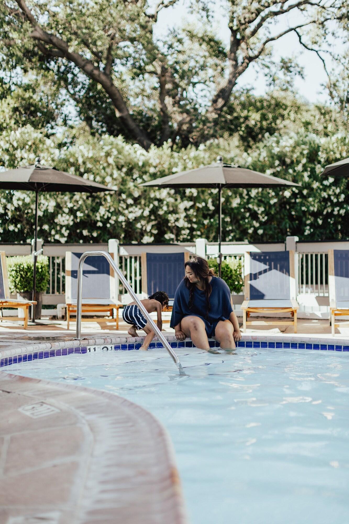 Vinland Hotel and Lounge by null