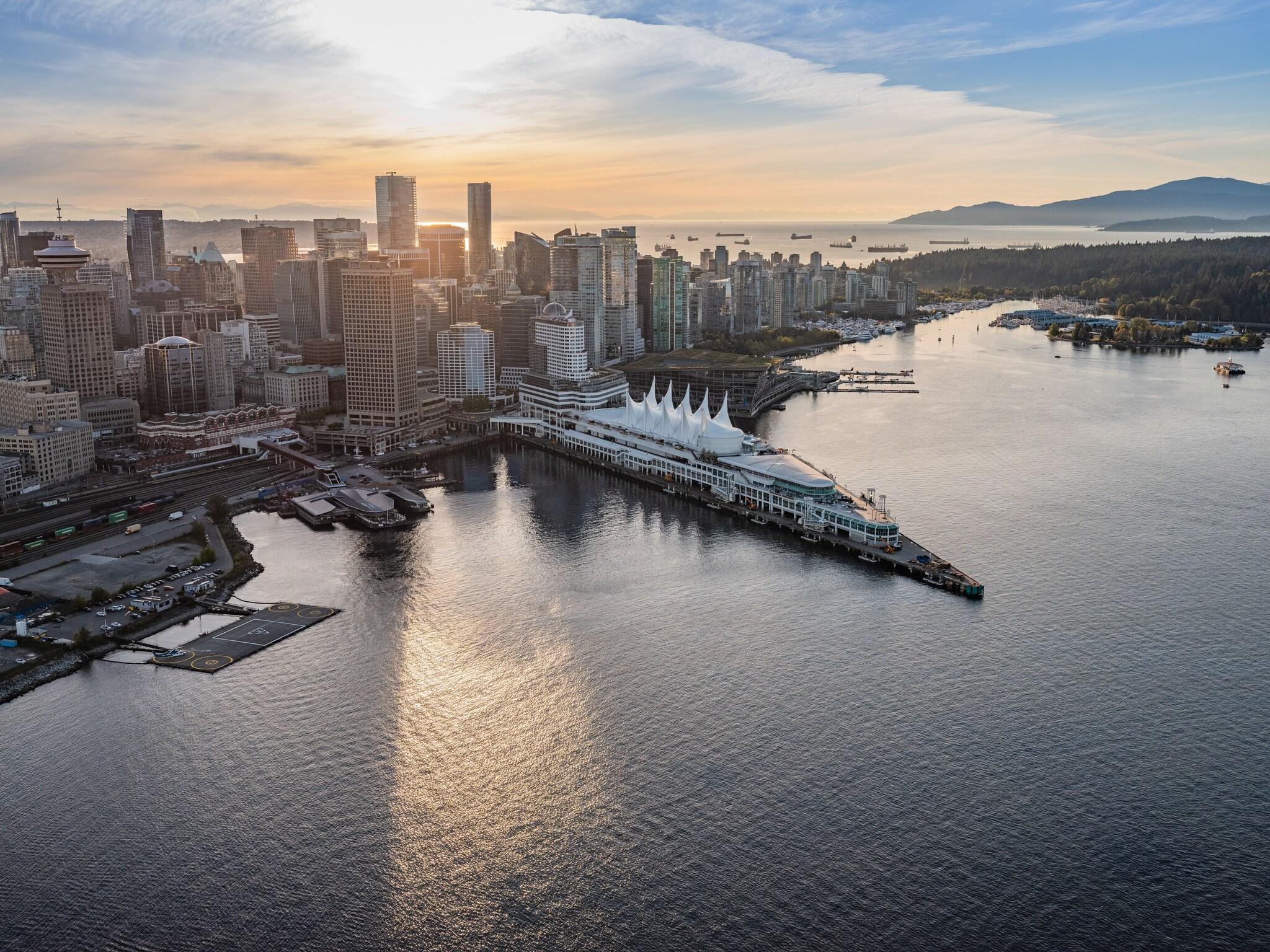 Delta Hotels Vancouver Downtown Suites image