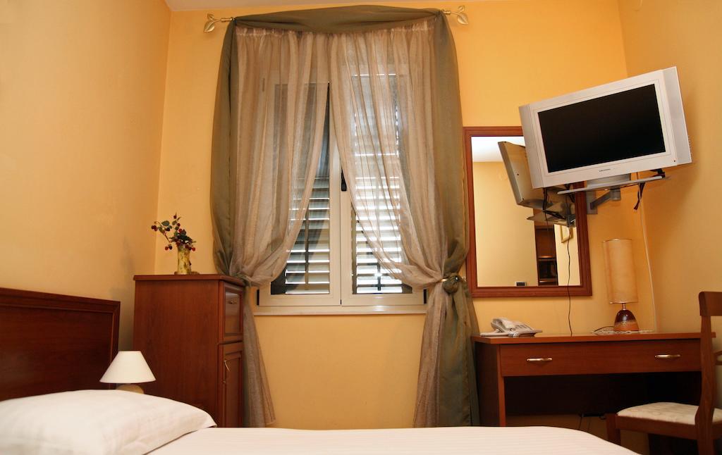 Hotel Peristil by null
