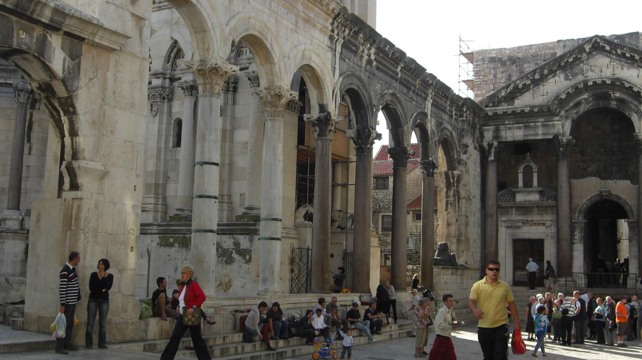 Hotel Peristil by null