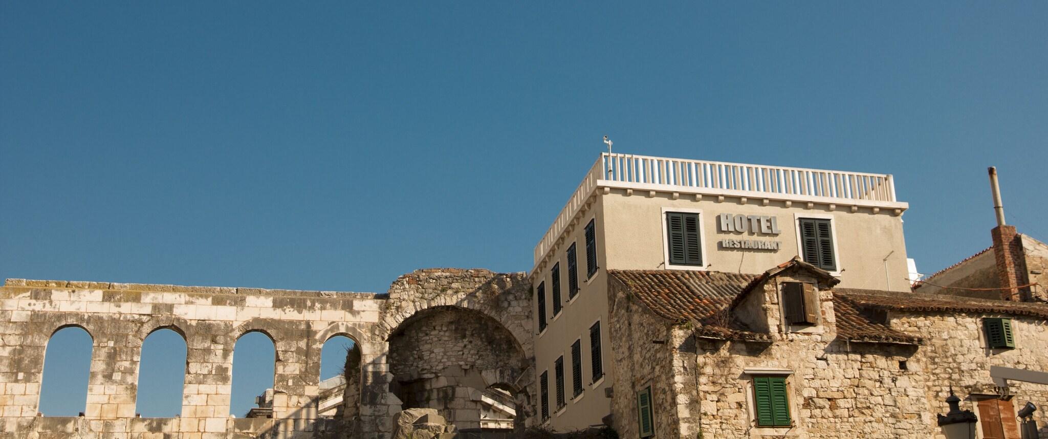 Hotel Peristil by null