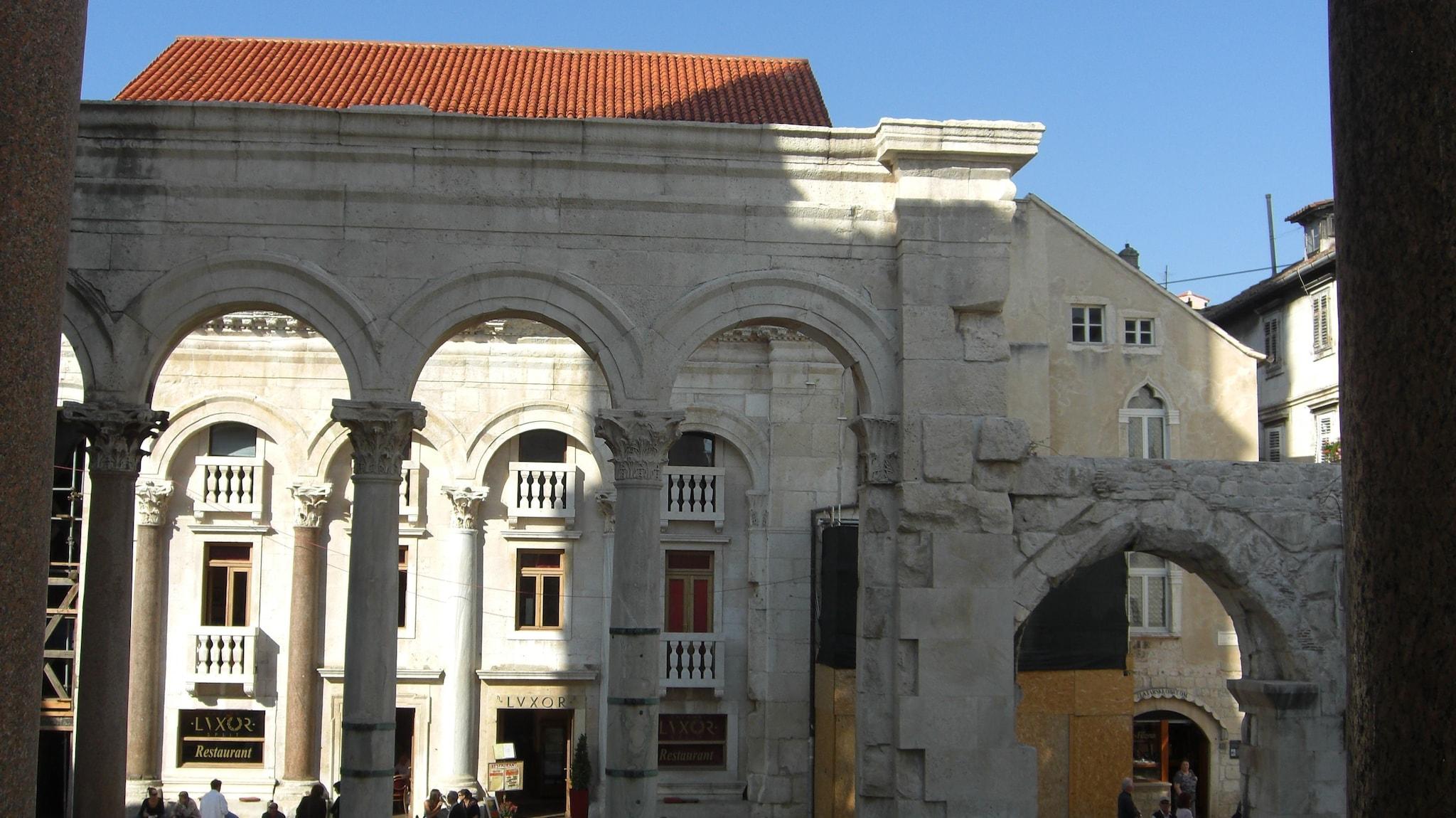 Hotel Peristil by null