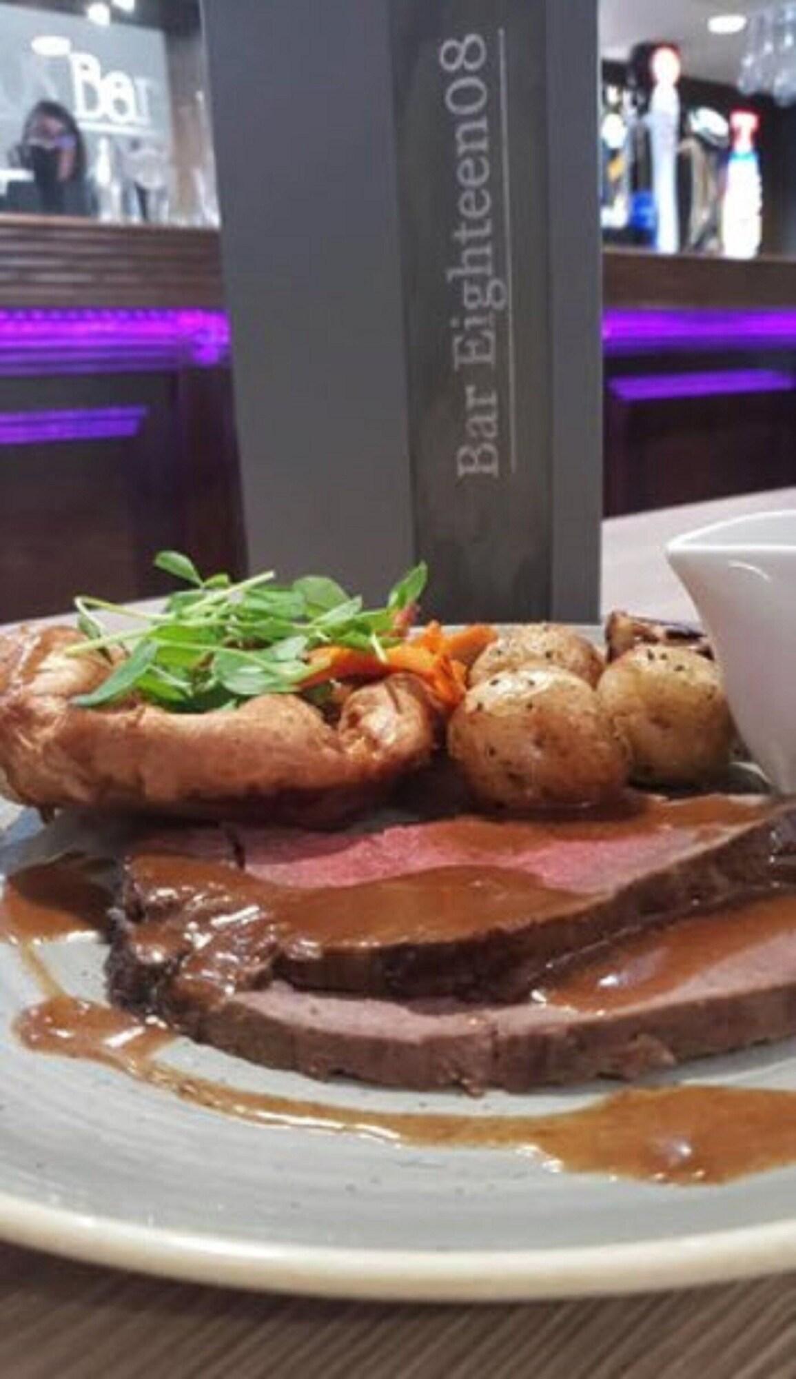 Tontine Hotel by null