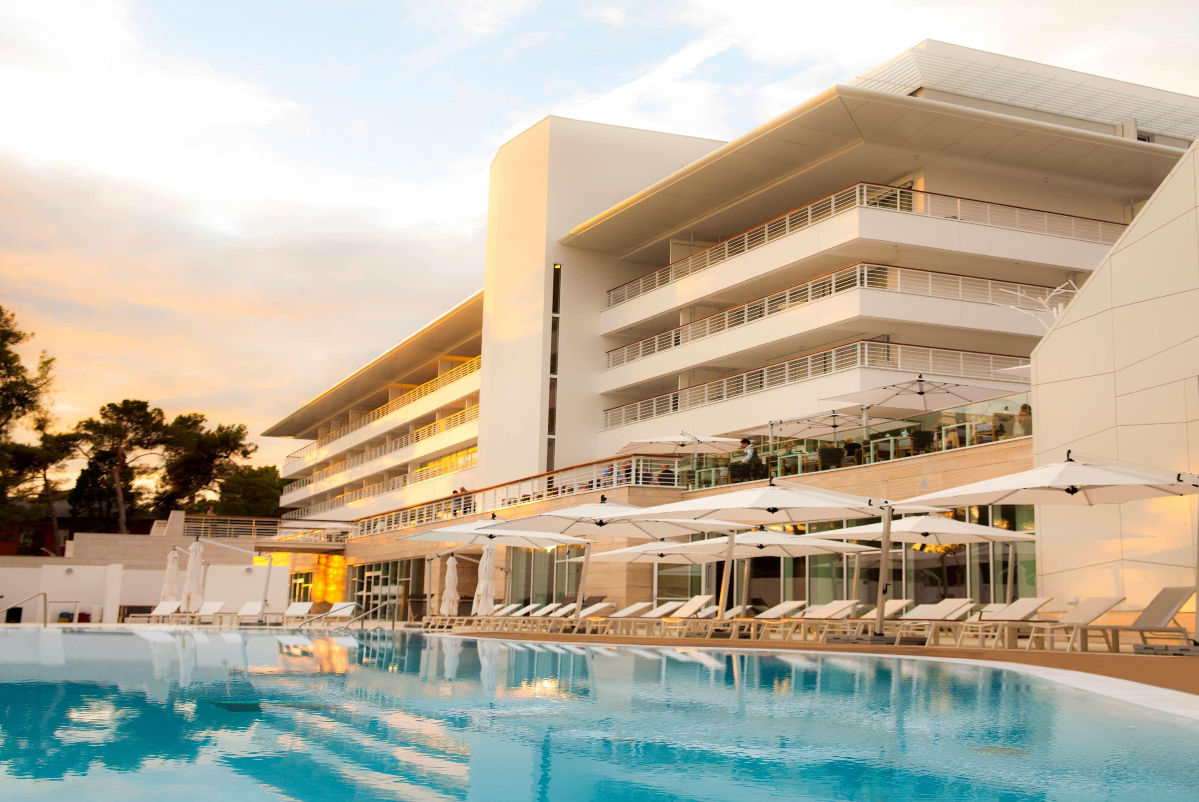 Hotel Bellevue by null