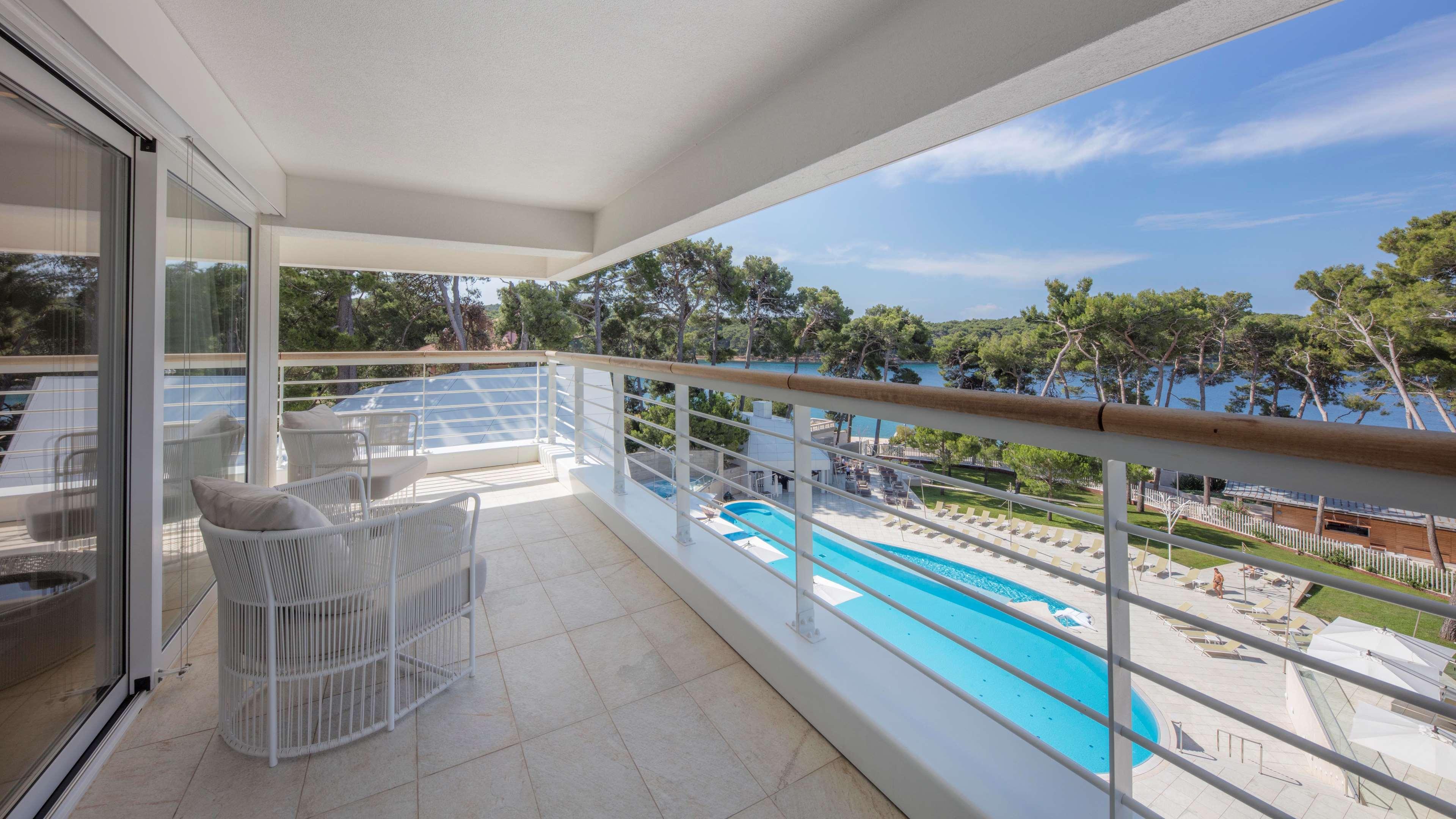 Hotel Bellevue by null