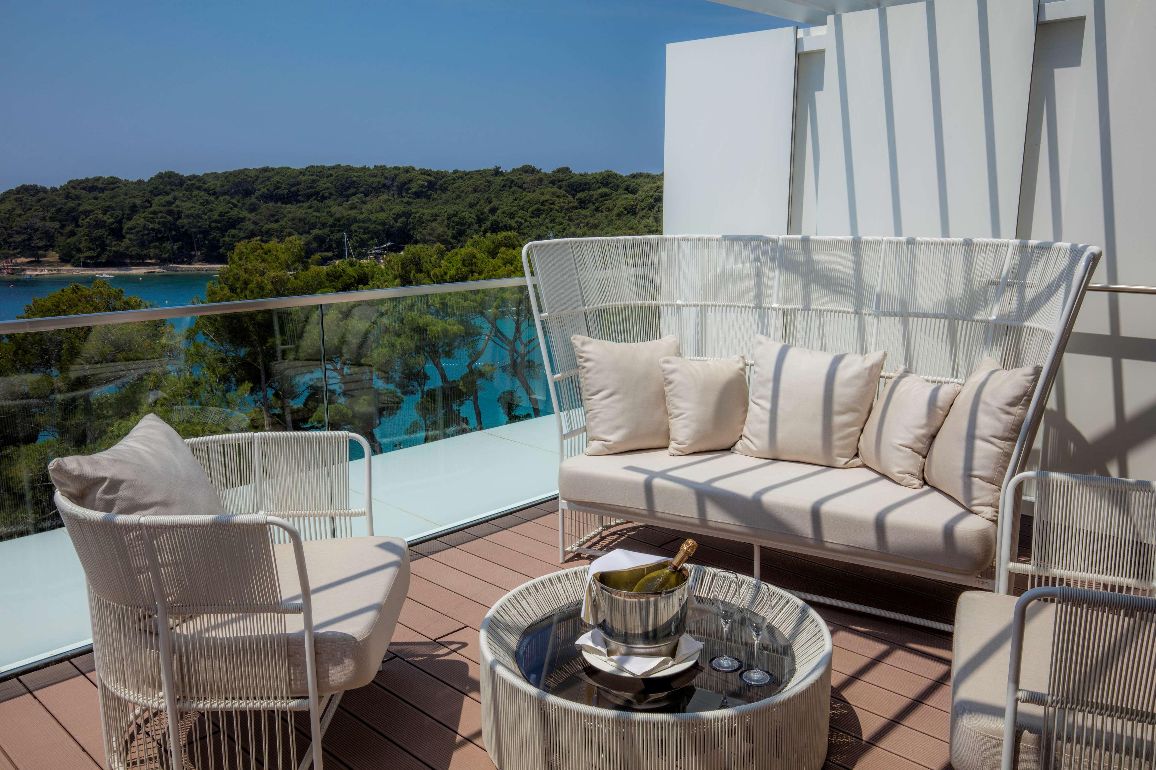 Hotel Bellevue by null