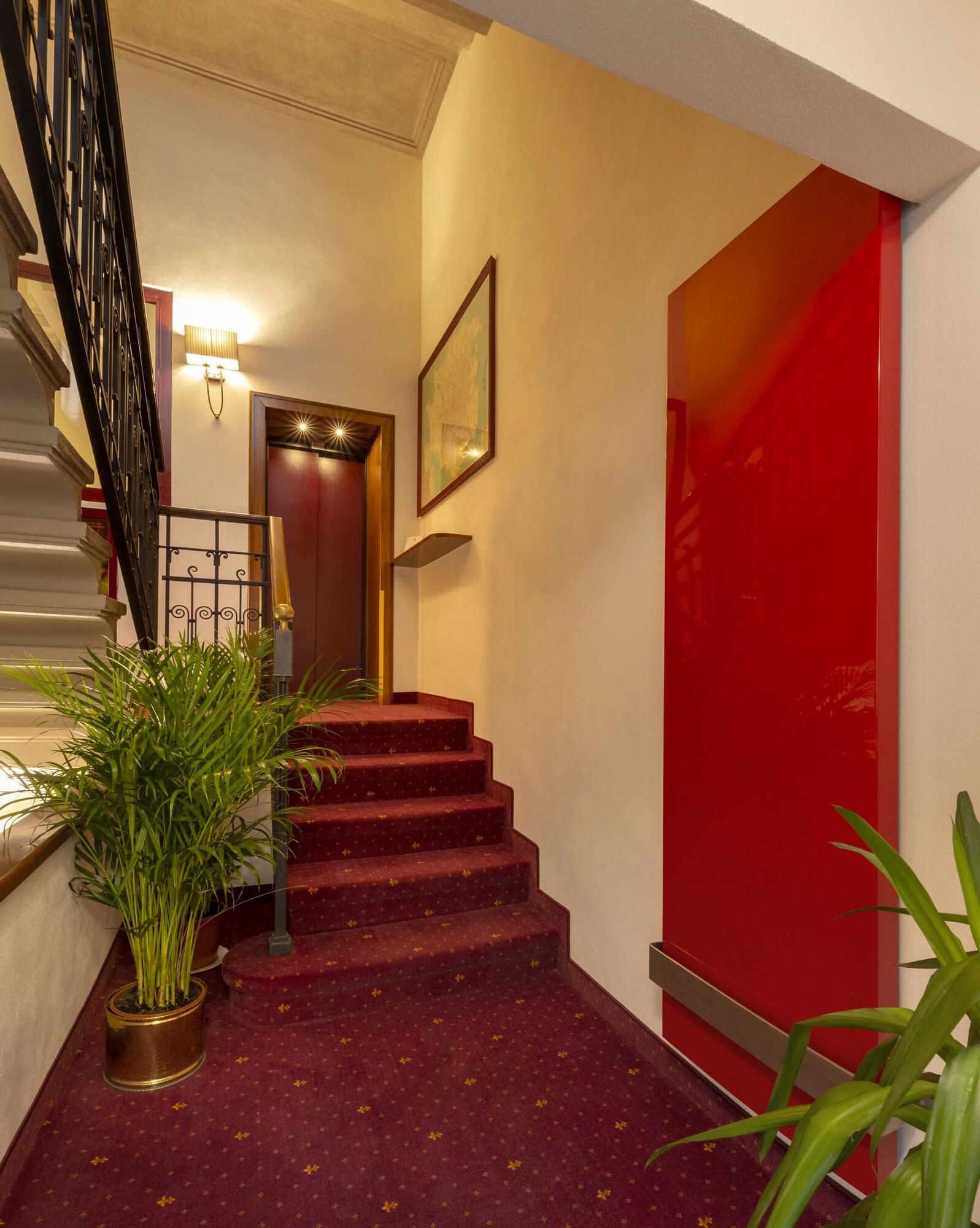 Lancaster Hotel - photo