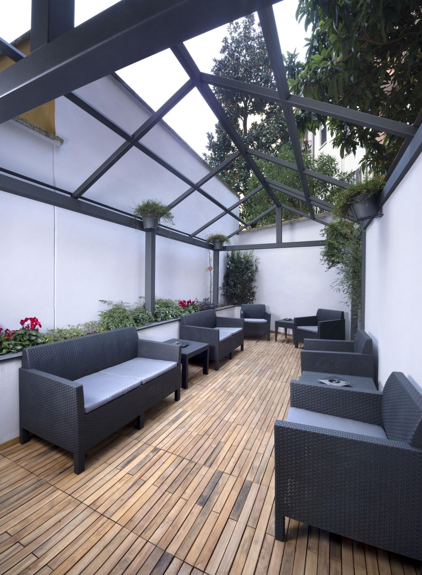 Lancaster Hotel - photo