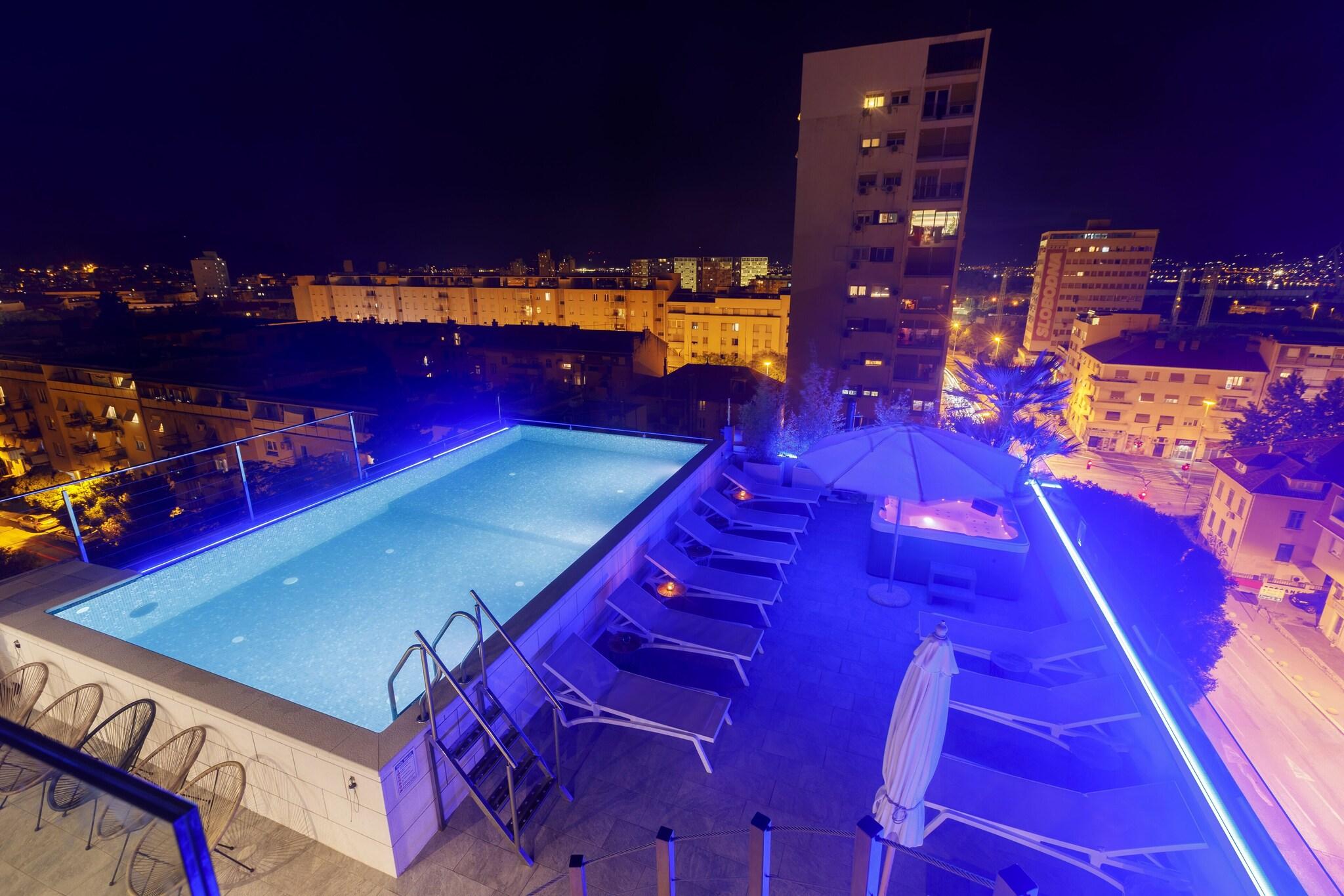 Art Hotel - фото