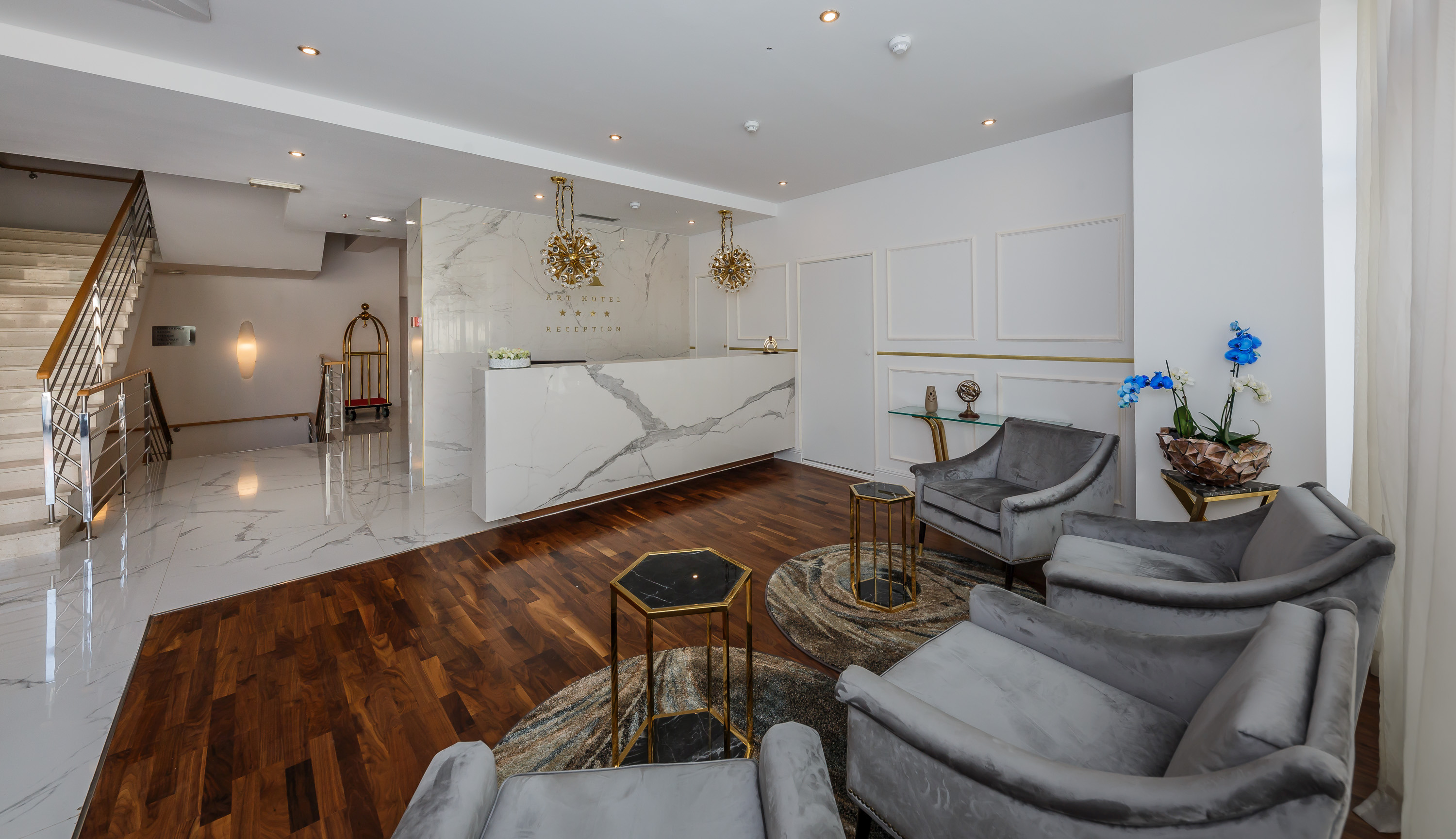 Art Hotel - фото